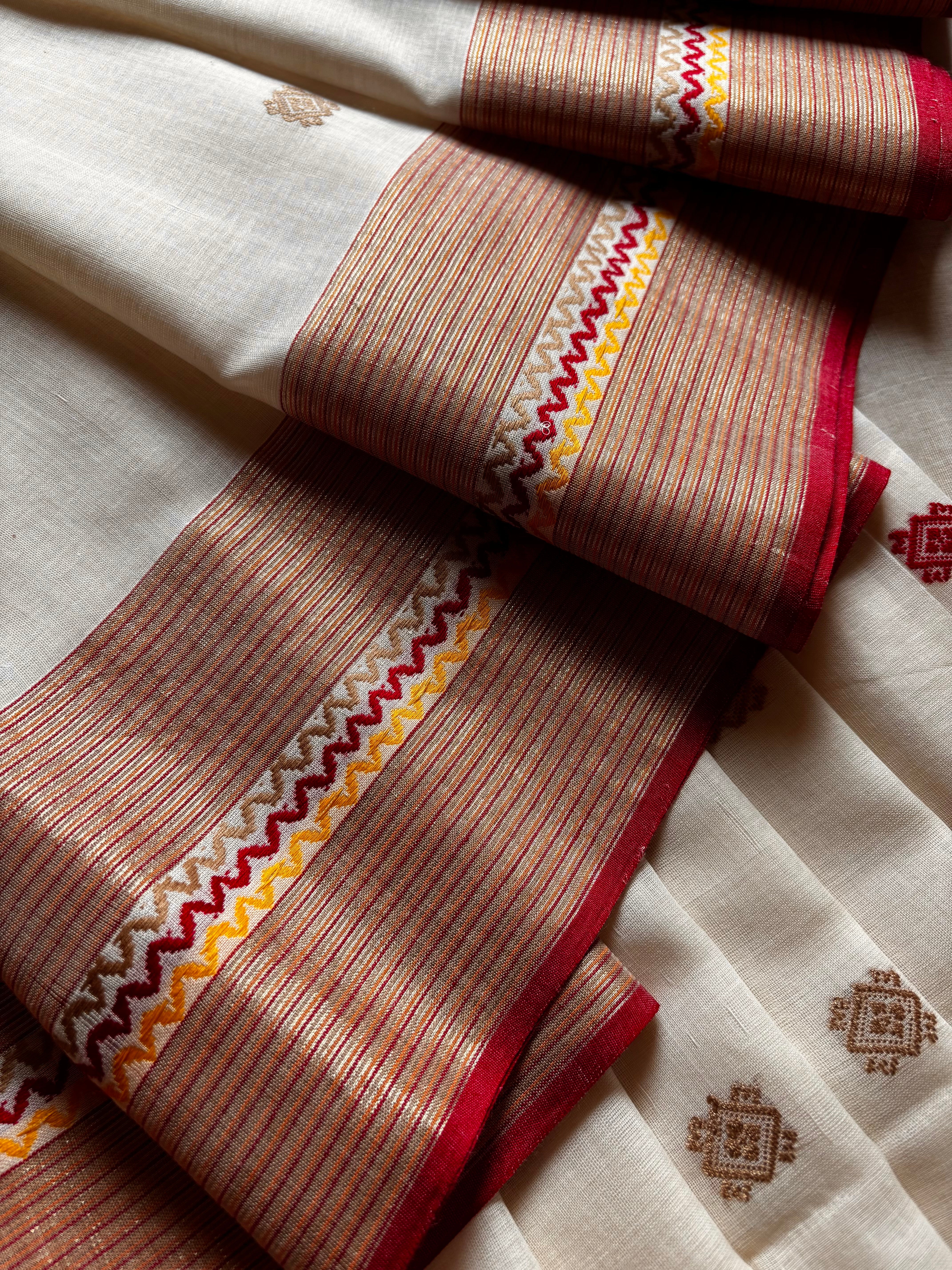 Handwoven Offwhite Red Phulia Cotton Saree