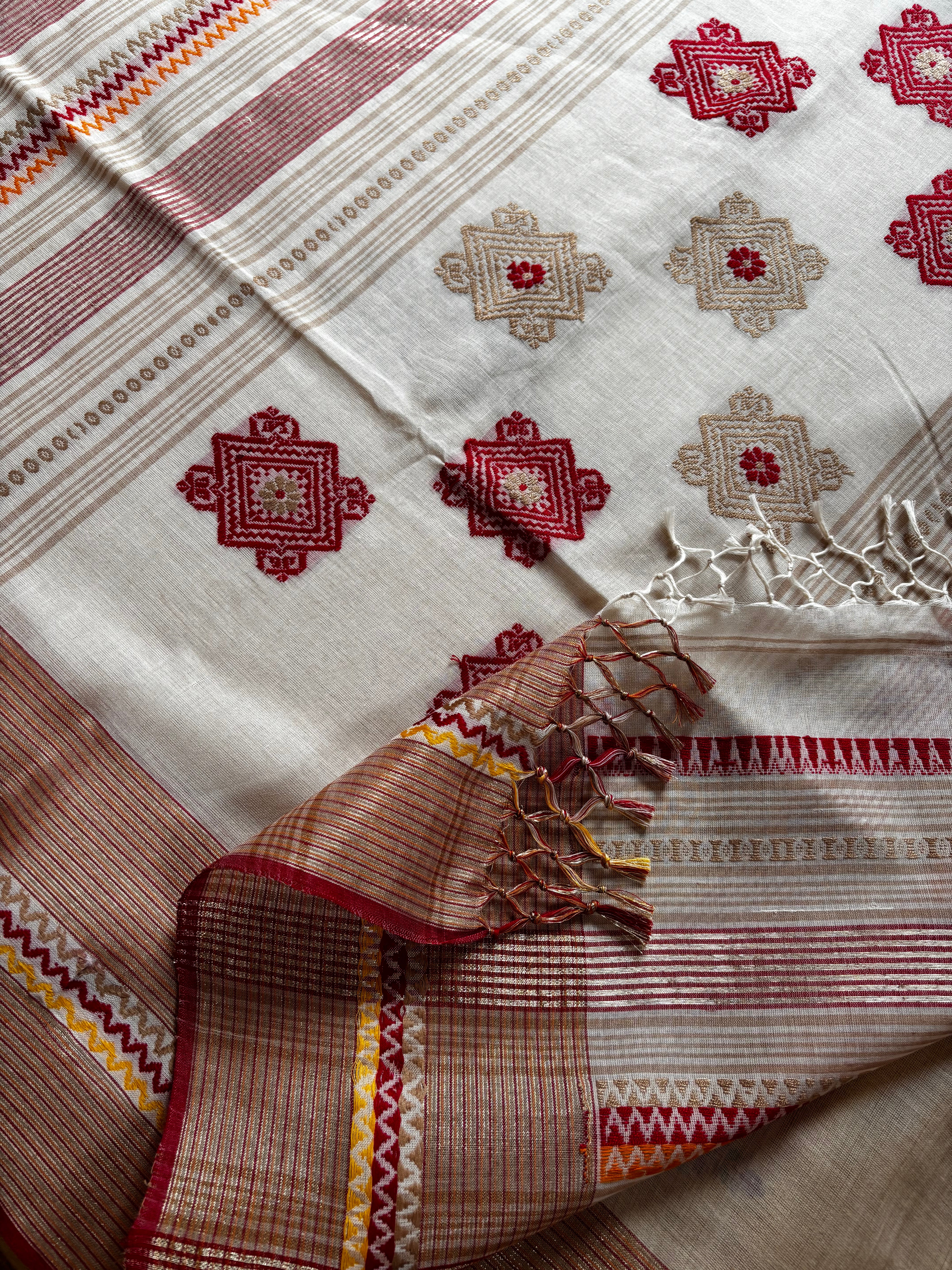 Handwoven Offwhite Red Phulia Cotton Saree