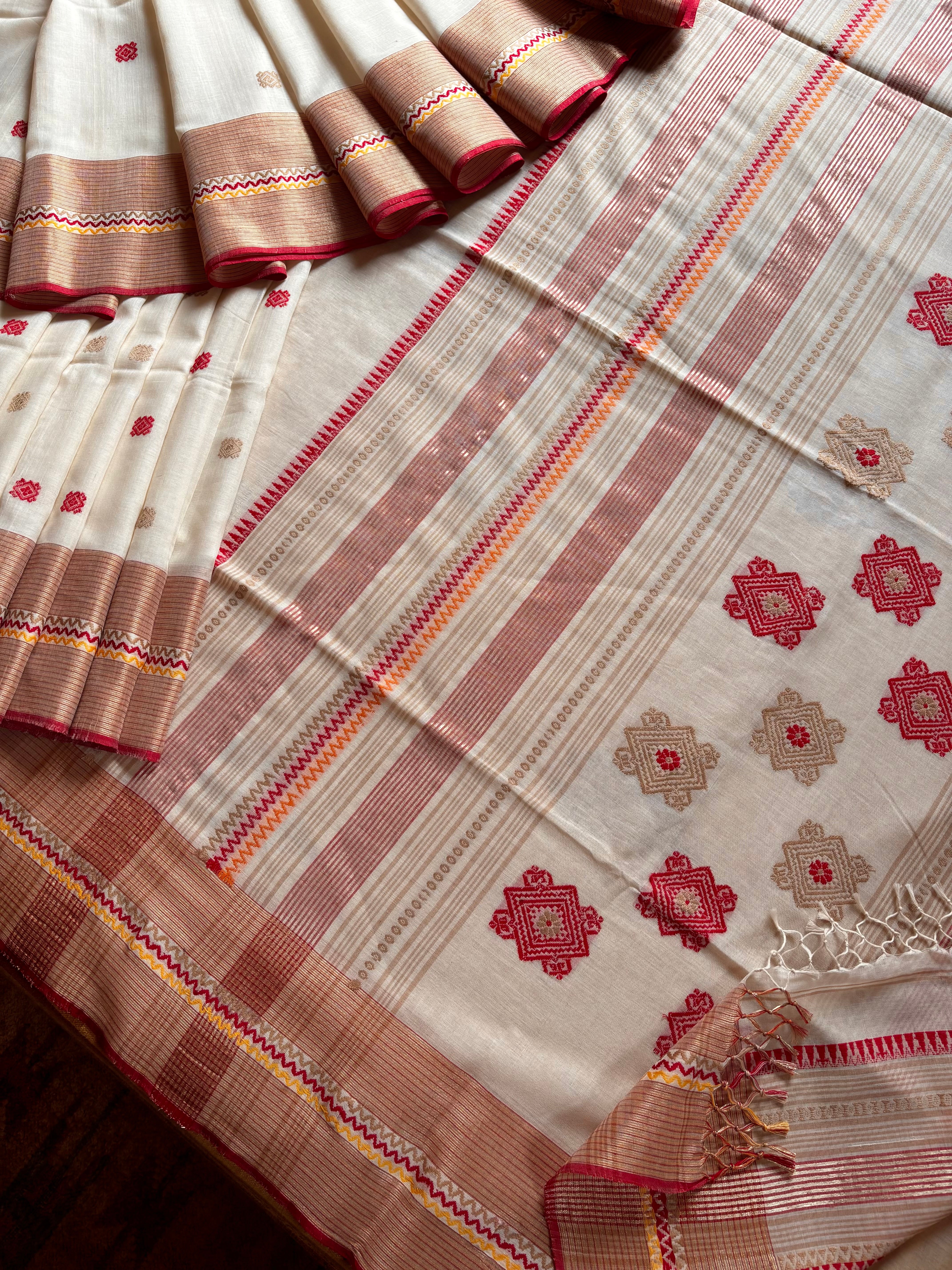 Handwoven Offwhite Red Phulia Cotton Saree