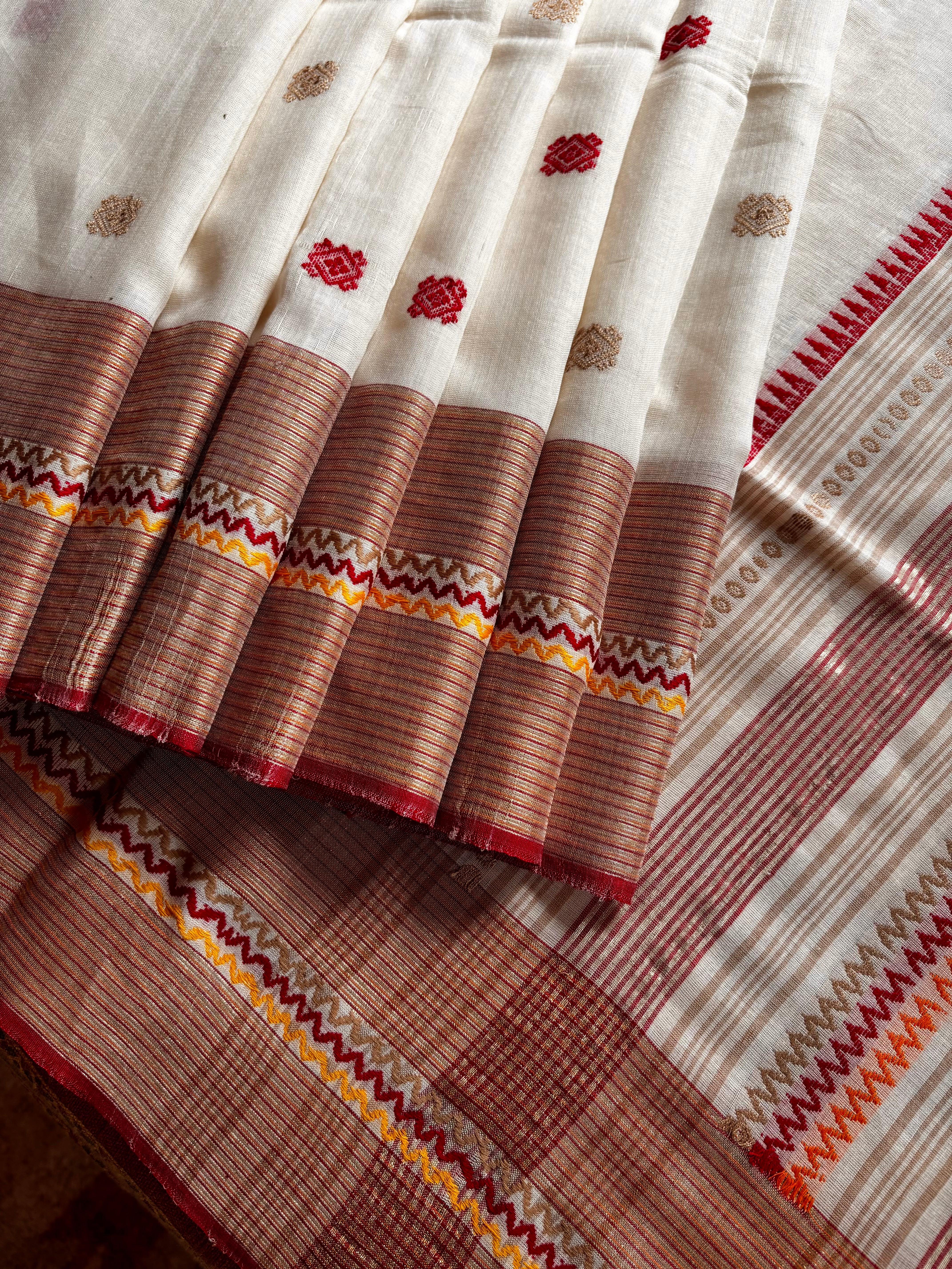 Handwoven Offwhite Red Phulia Cotton Saree