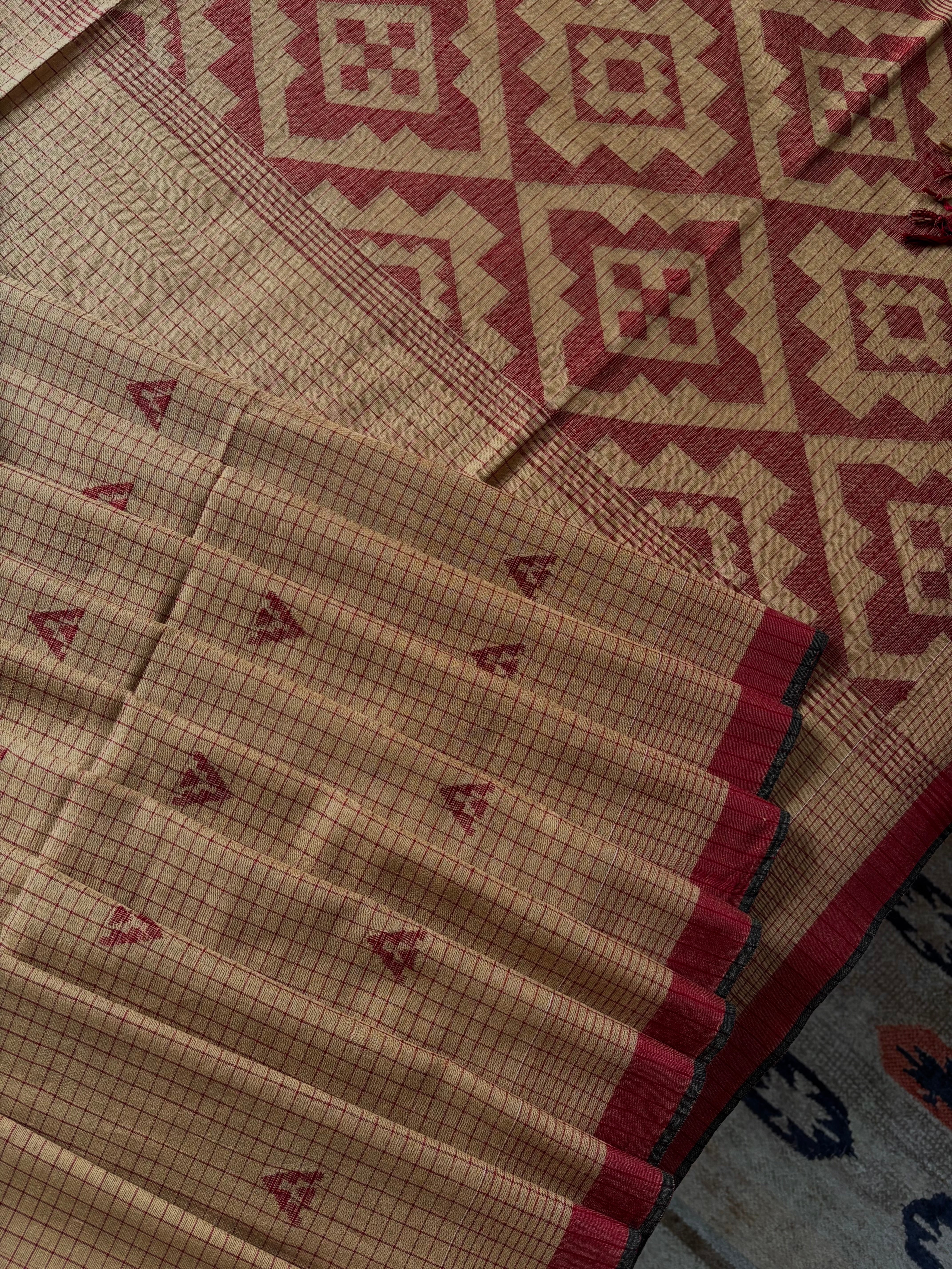 Handwoven Beige Red Cotton Jamdani Saree