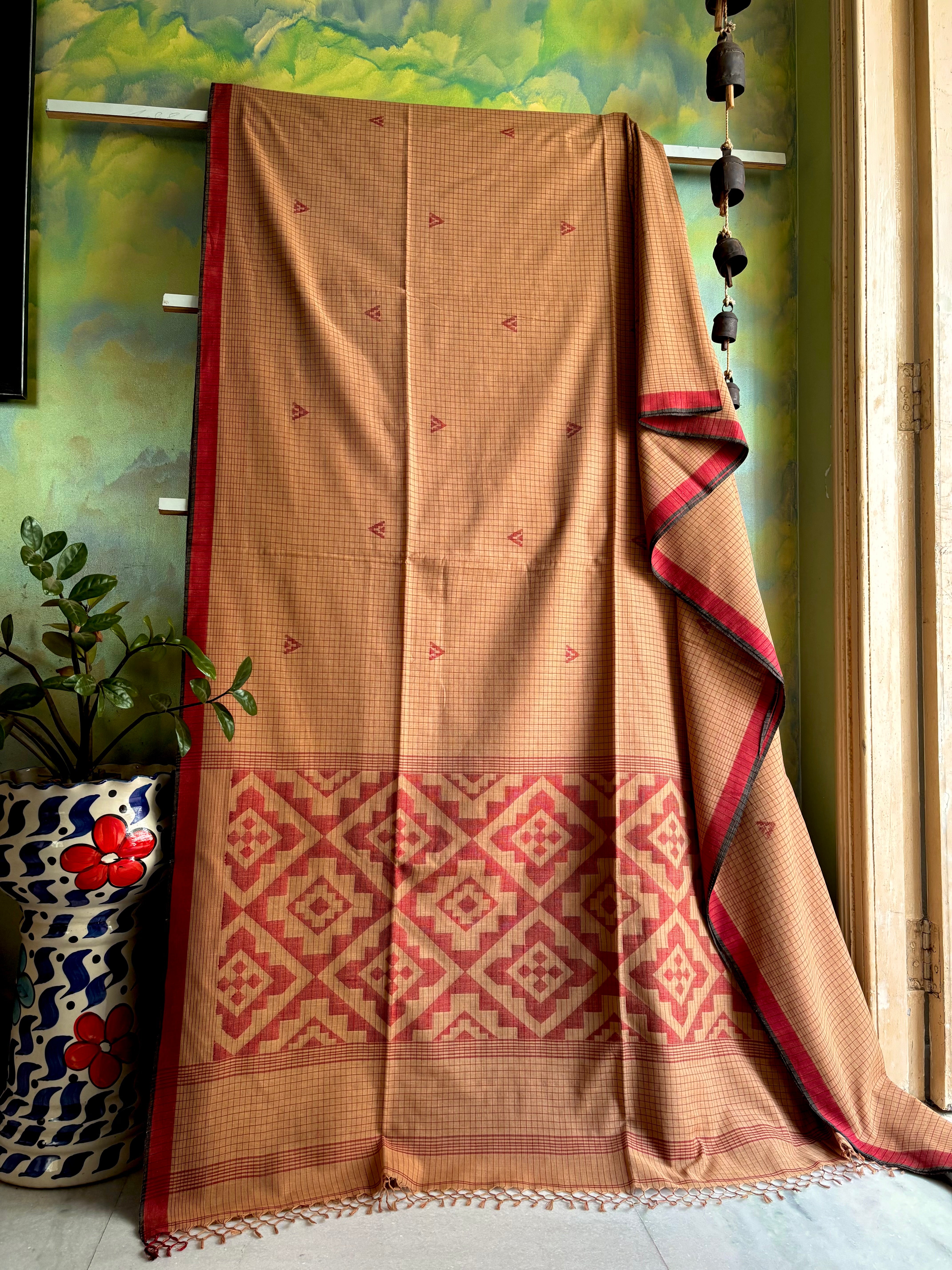 Handwoven Beige Red Cotton Jamdani Saree