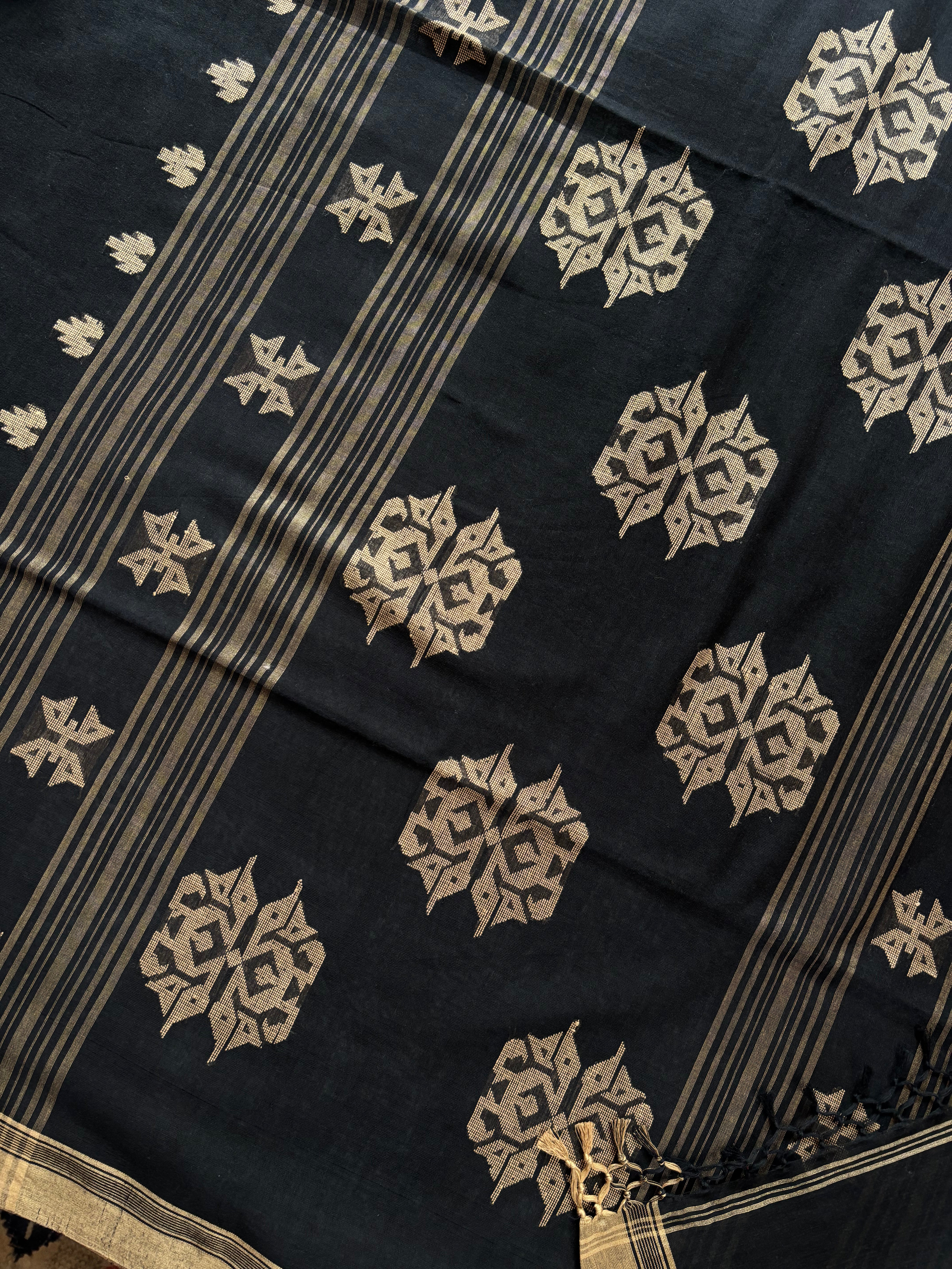 Handwoven Black Beige Cotton Jamdani Saree