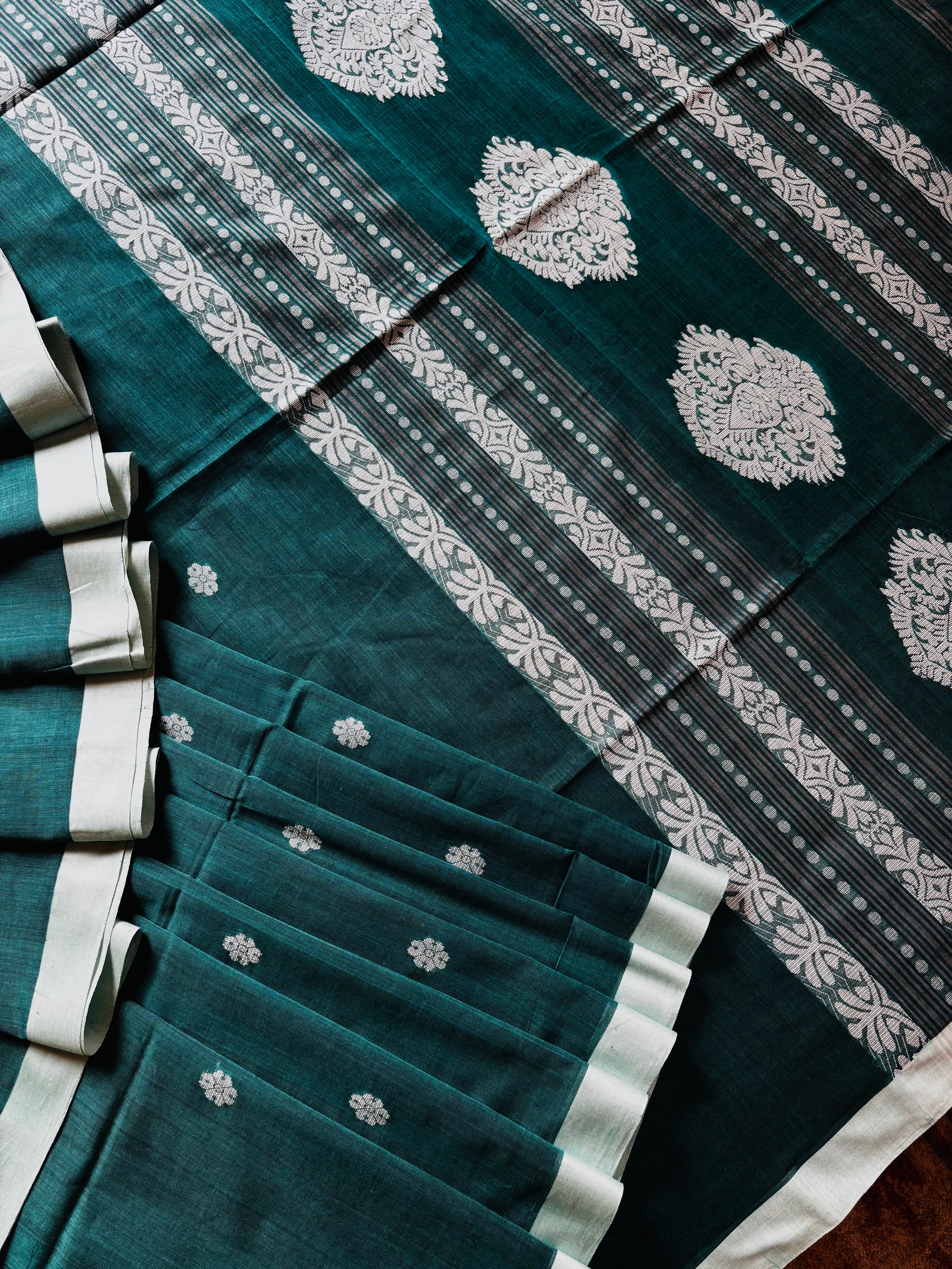 Handwoven Rama Green Colour Cotton Jamdani Saree