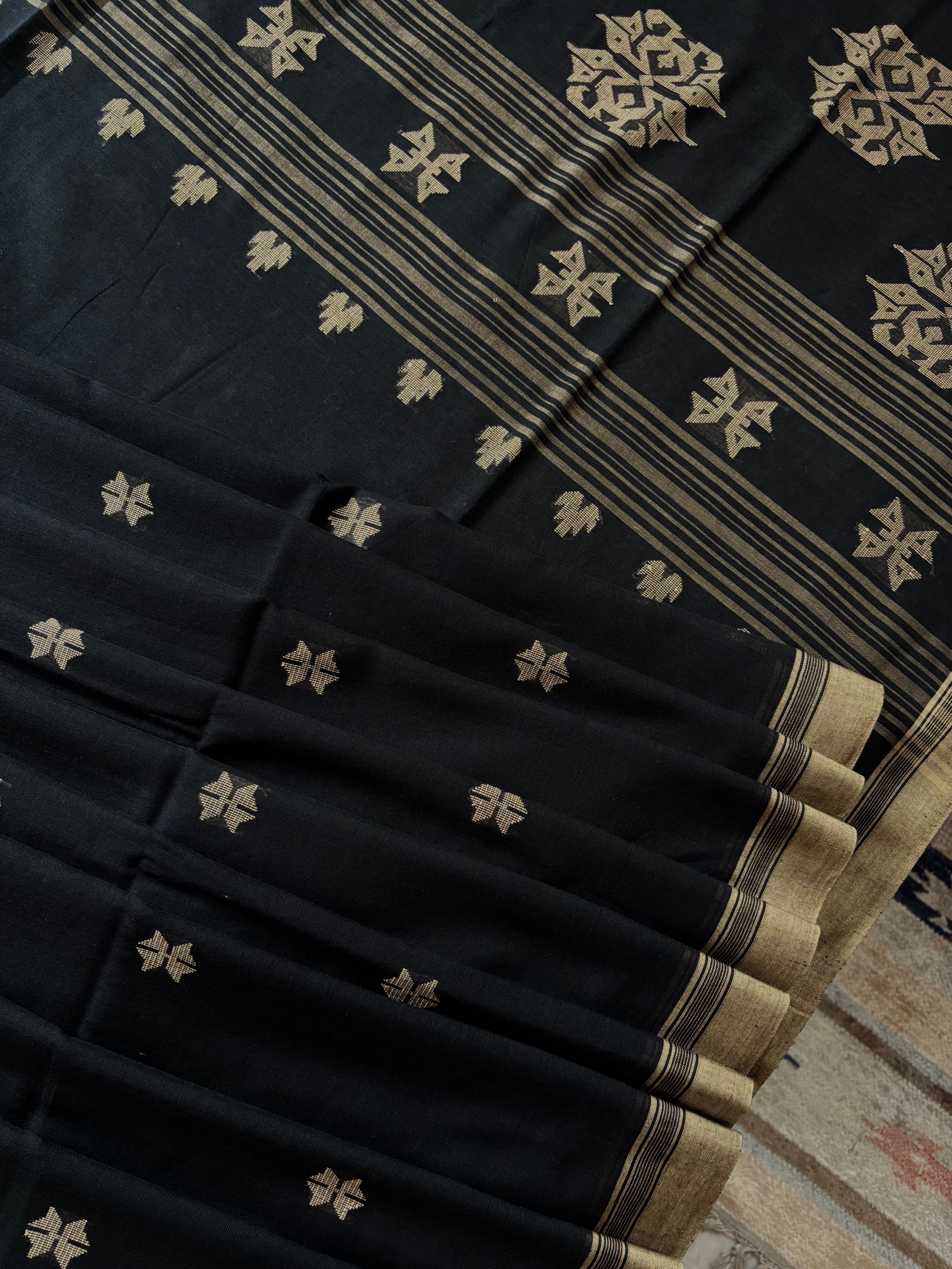 Handwoven Black Beige Cotton Jamdani Saree