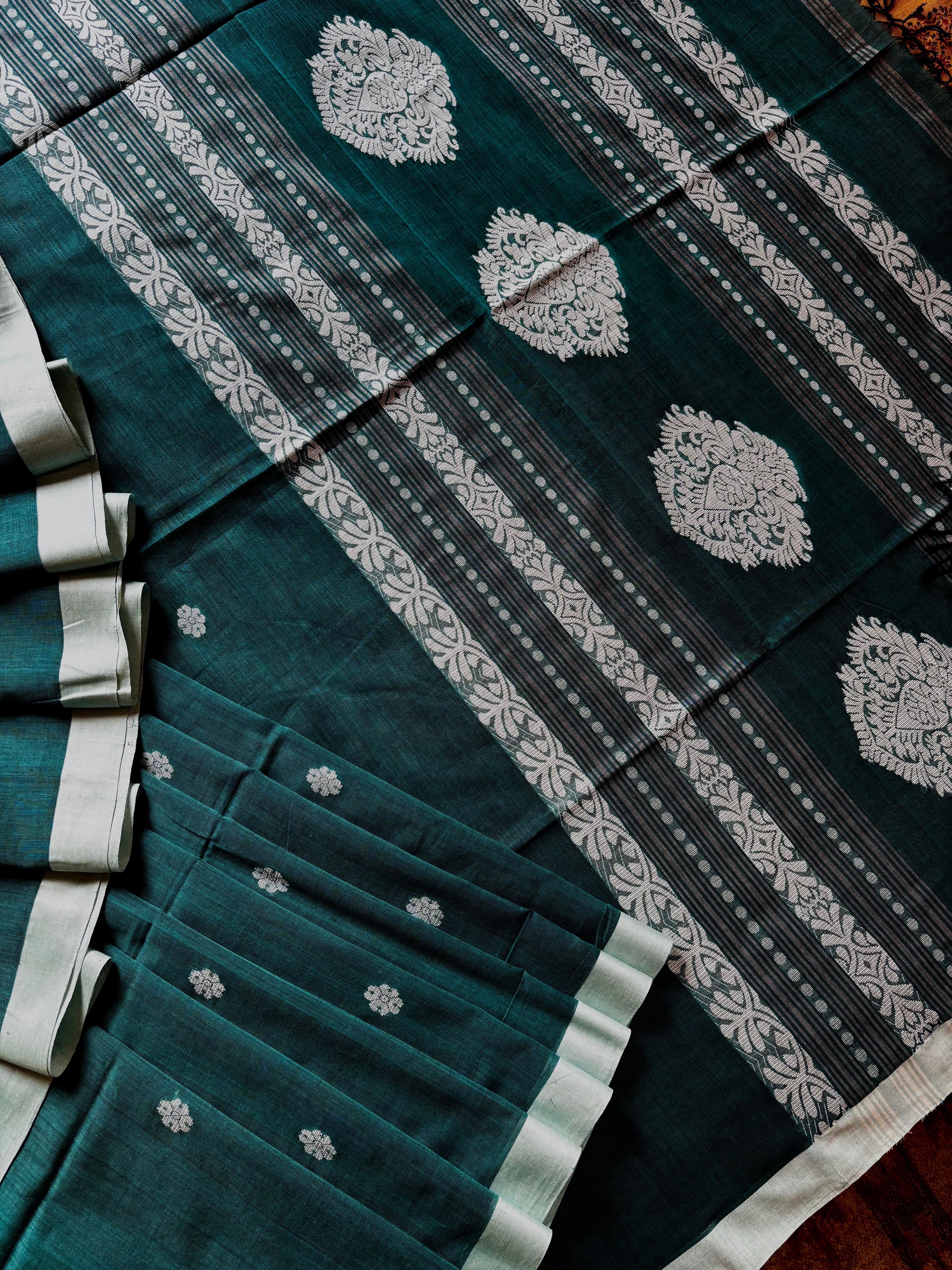Handwoven Rama Green Colour Cotton Jamdani Saree