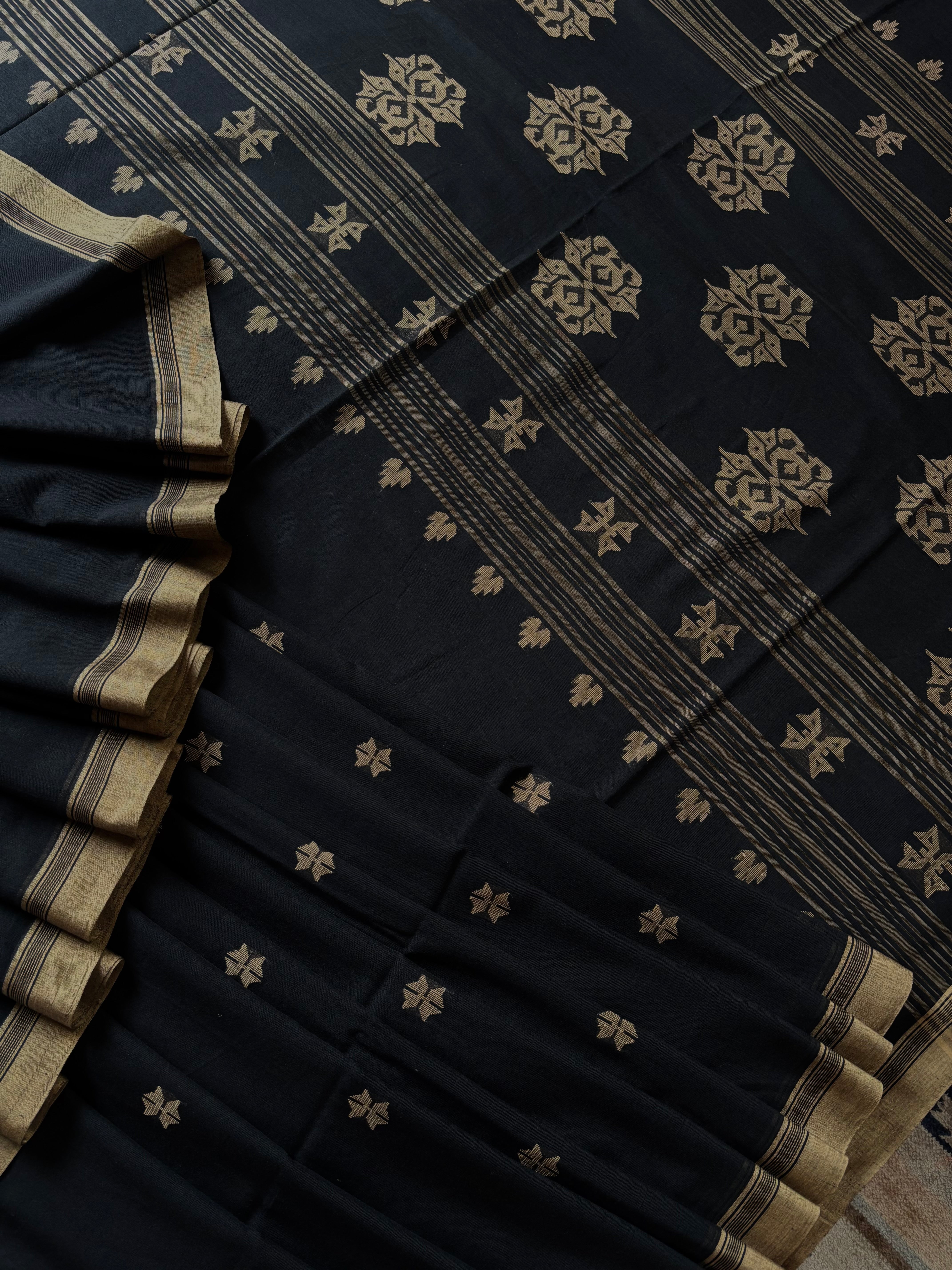 Handwoven Black Beige Cotton Jamdani Saree