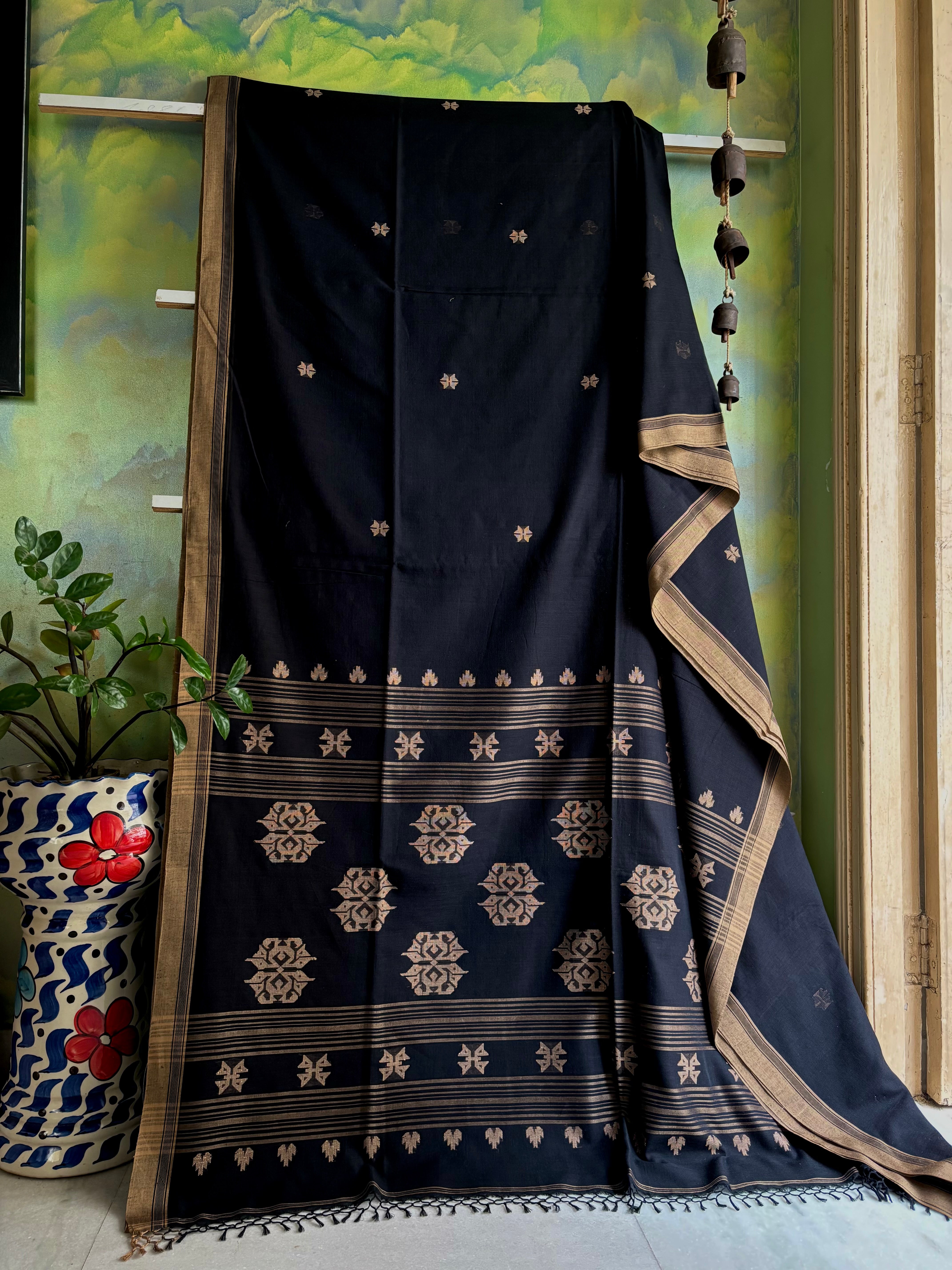 Handwoven Black Beige Cotton Jamdani Saree