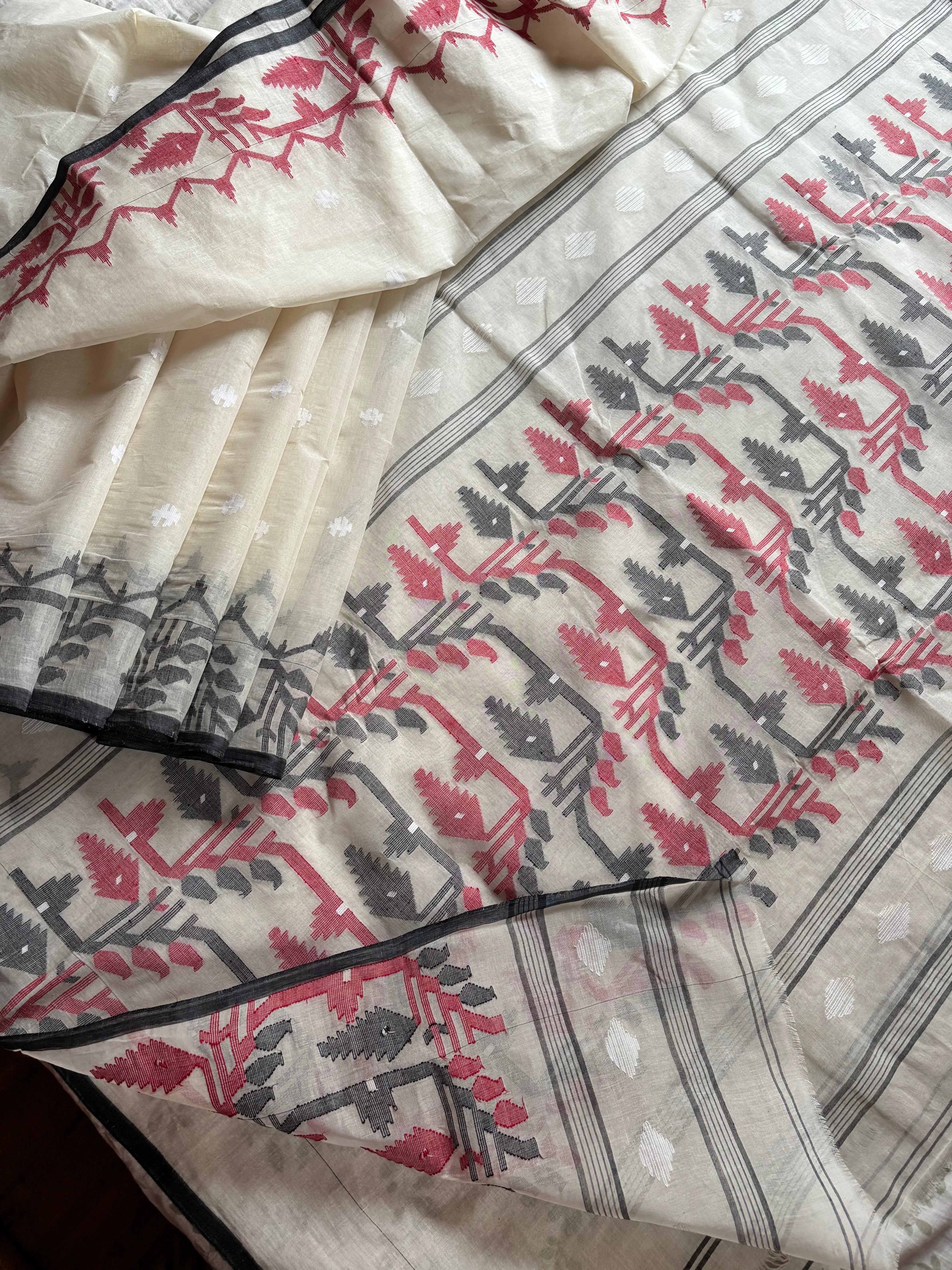 Handwoven Offwhite Cotton Jamdani Saree