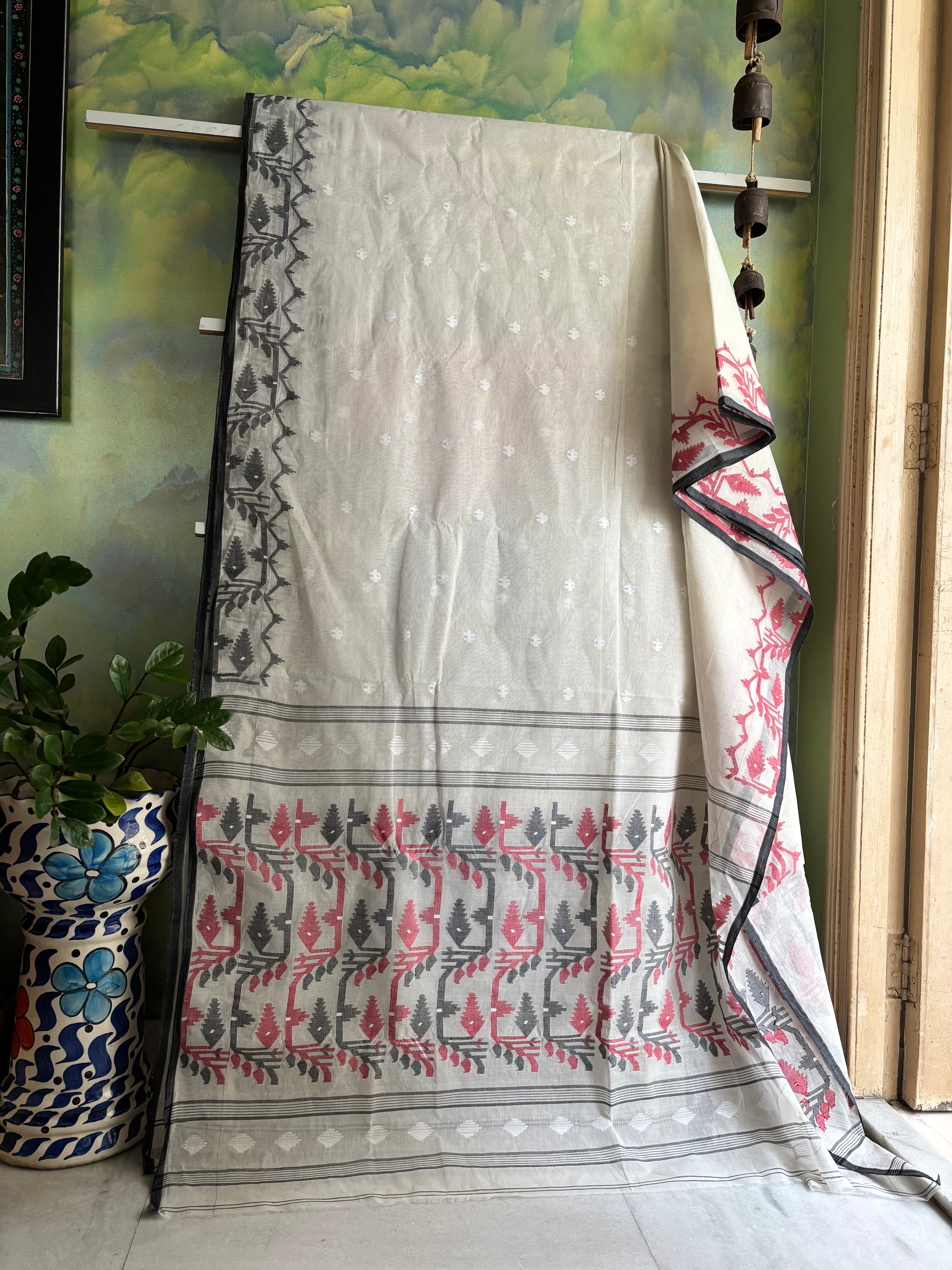 Handwoven Offwhite Cotton Jamdani Saree