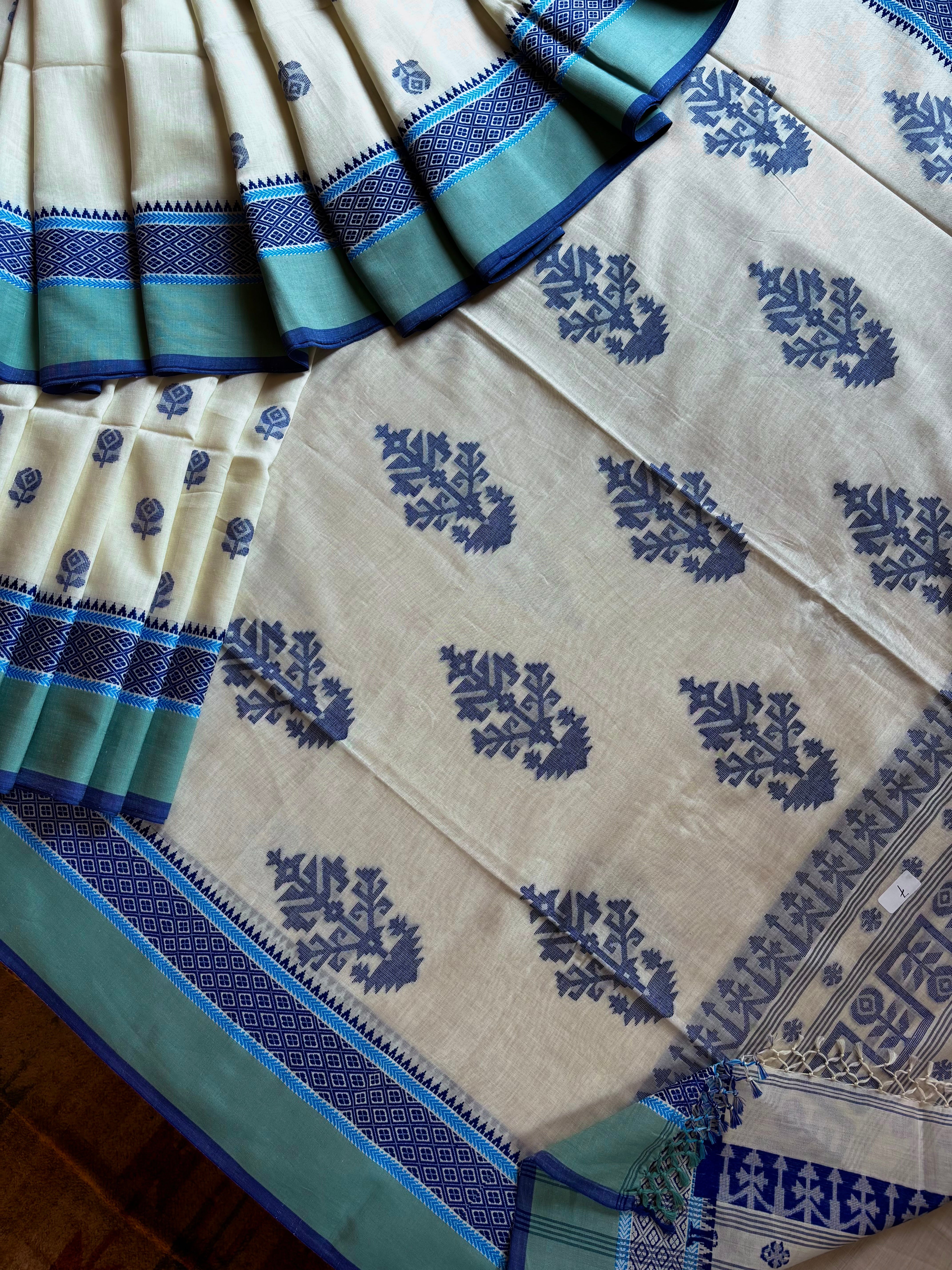 Handwoven Offwhite Colour Cotton Jamdani Saree