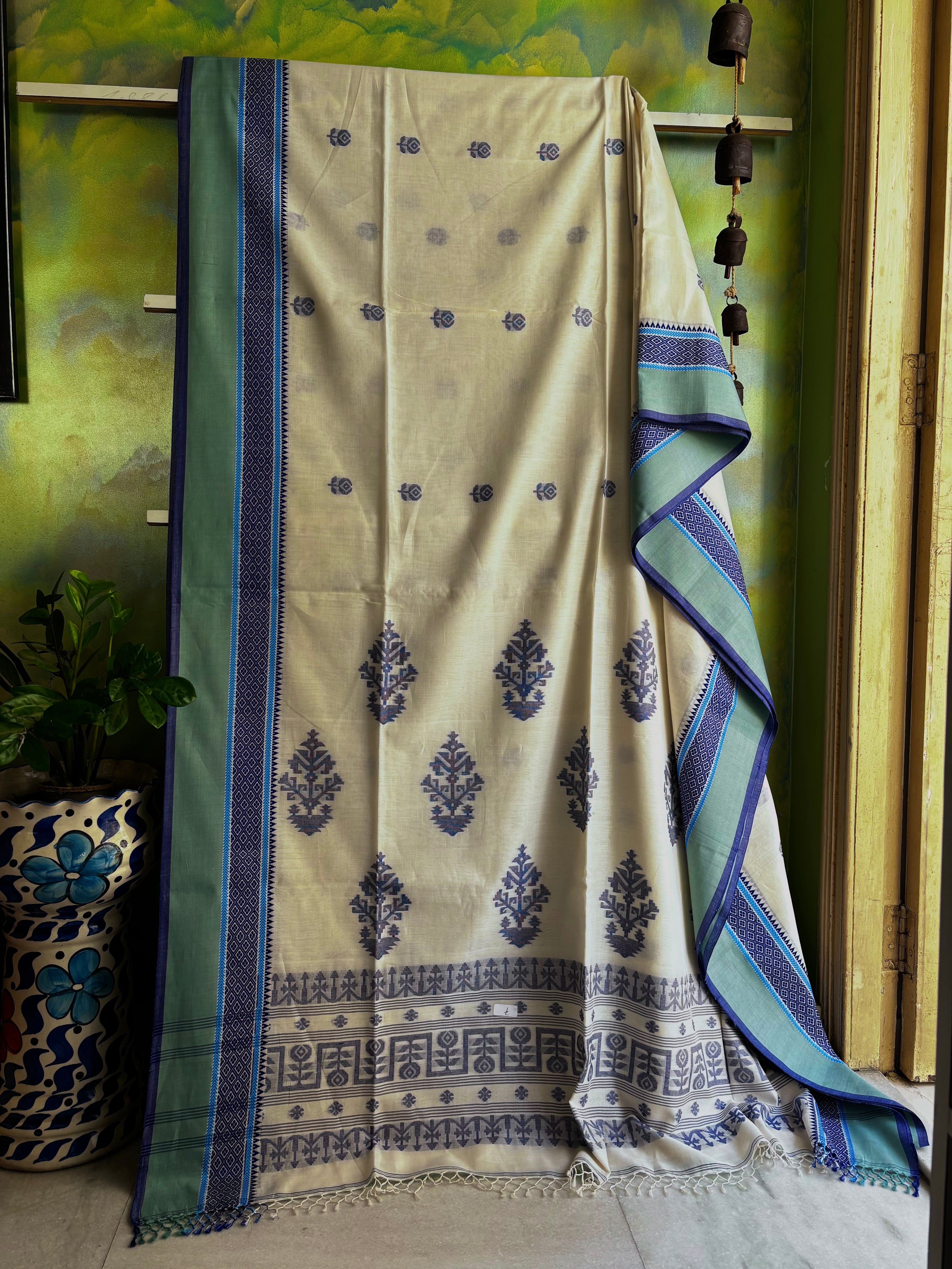 Handwoven Offwhite Colour Cotton Jamdani Saree