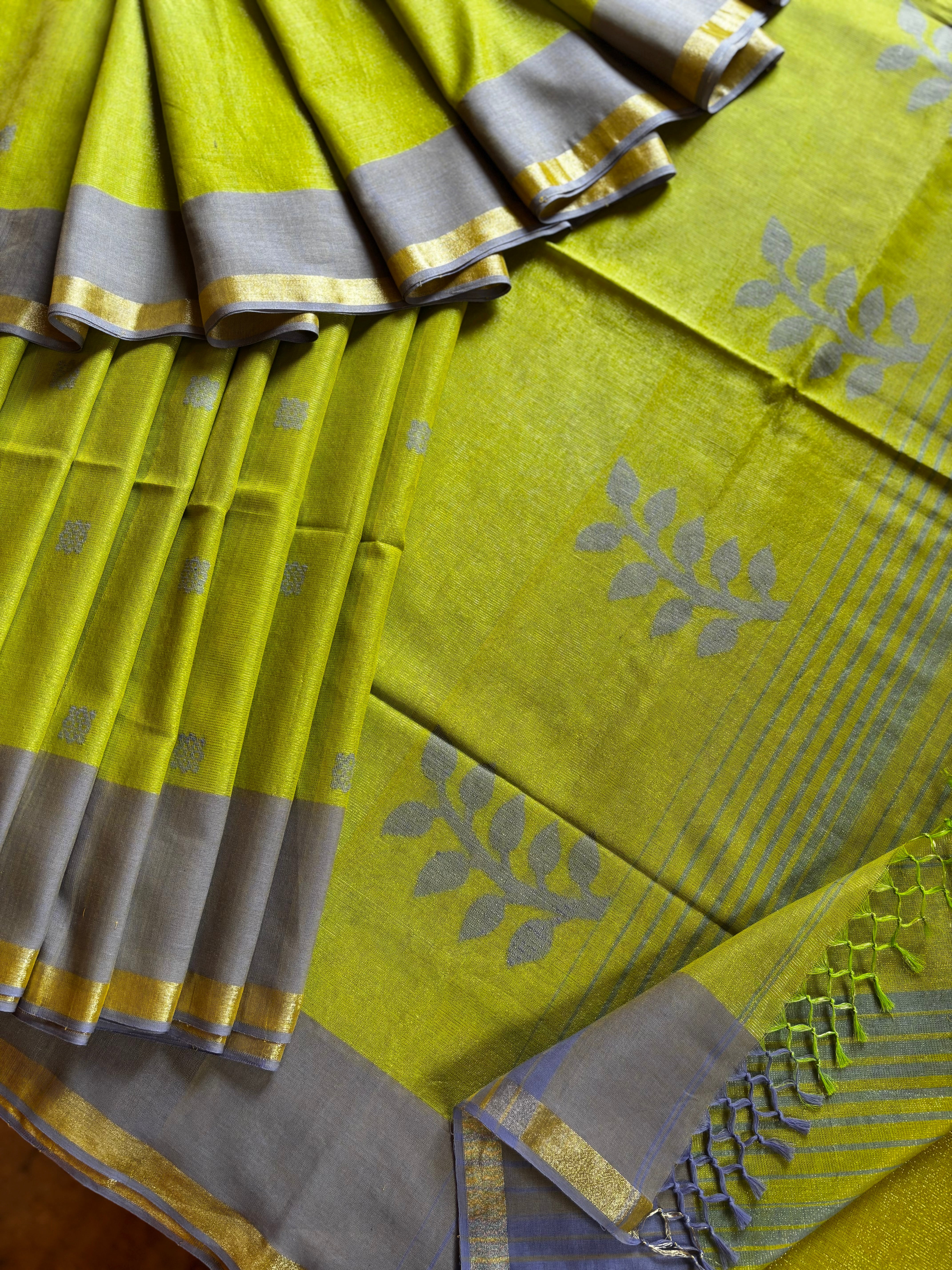 Handwoven Parrot Green Colour Tissue Jamdani Saree