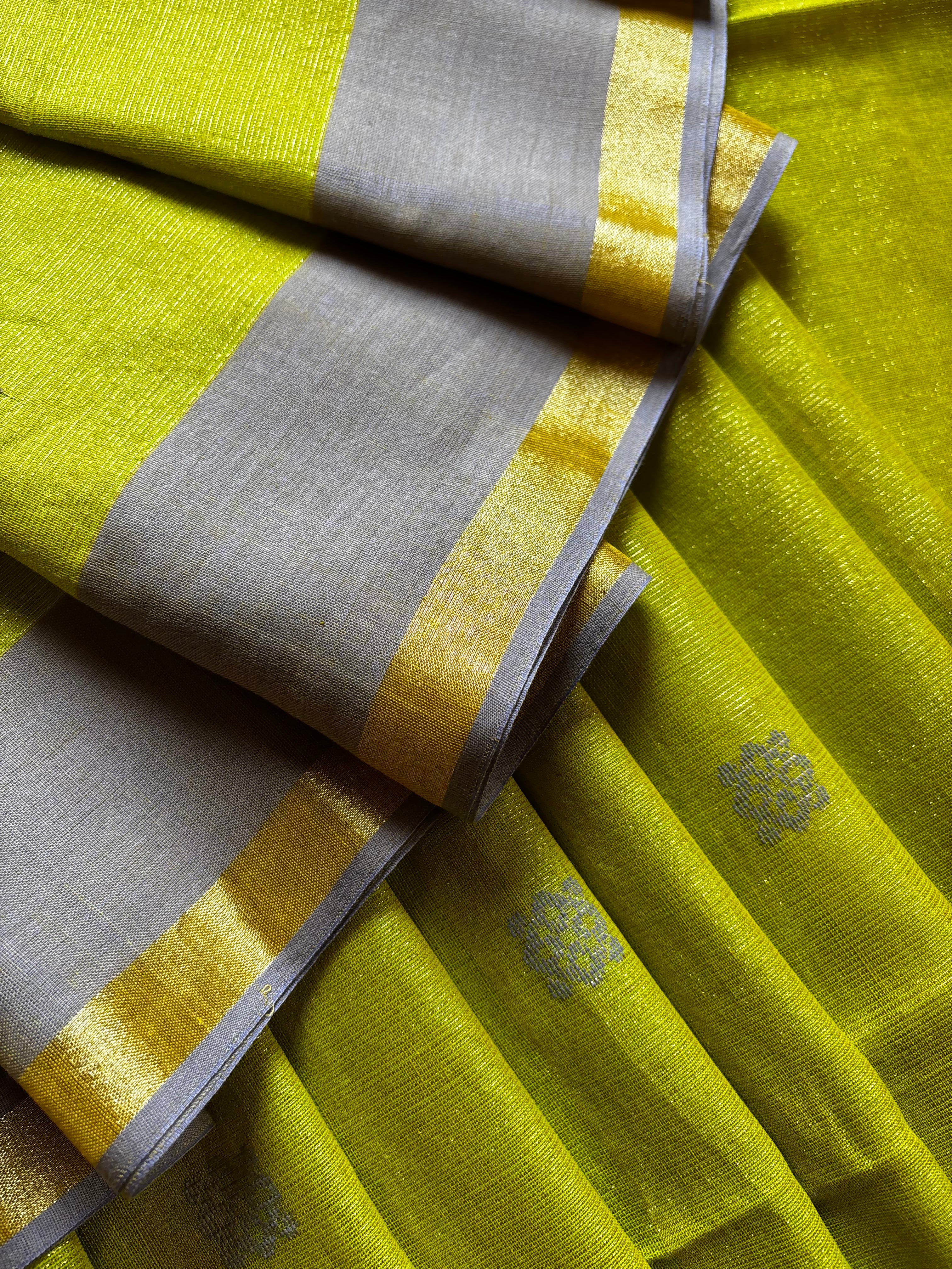 Handwoven Parrot Green Colour Tissue Jamdani Saree