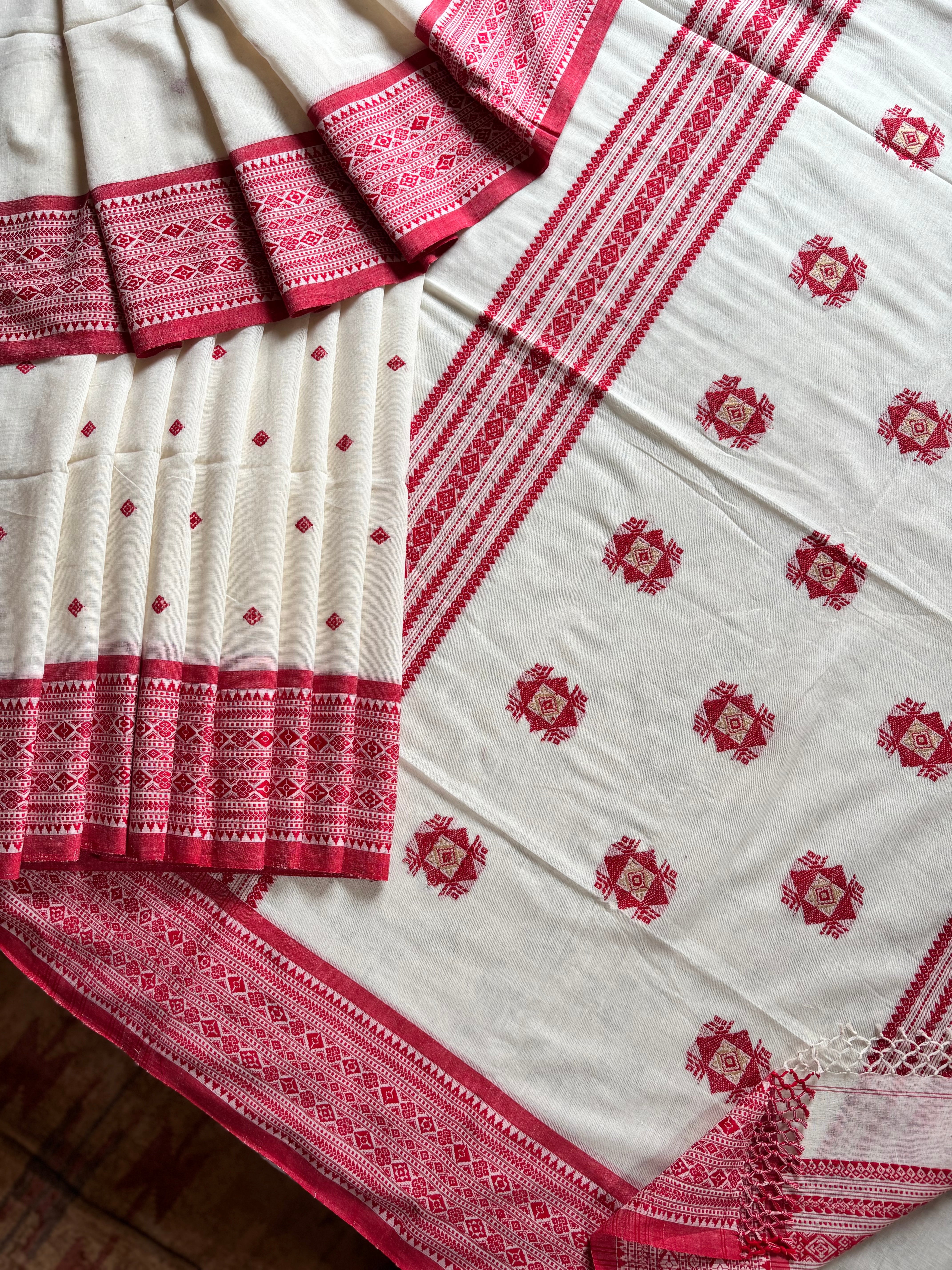 Handwoven White Red Phulia Cotton Saree