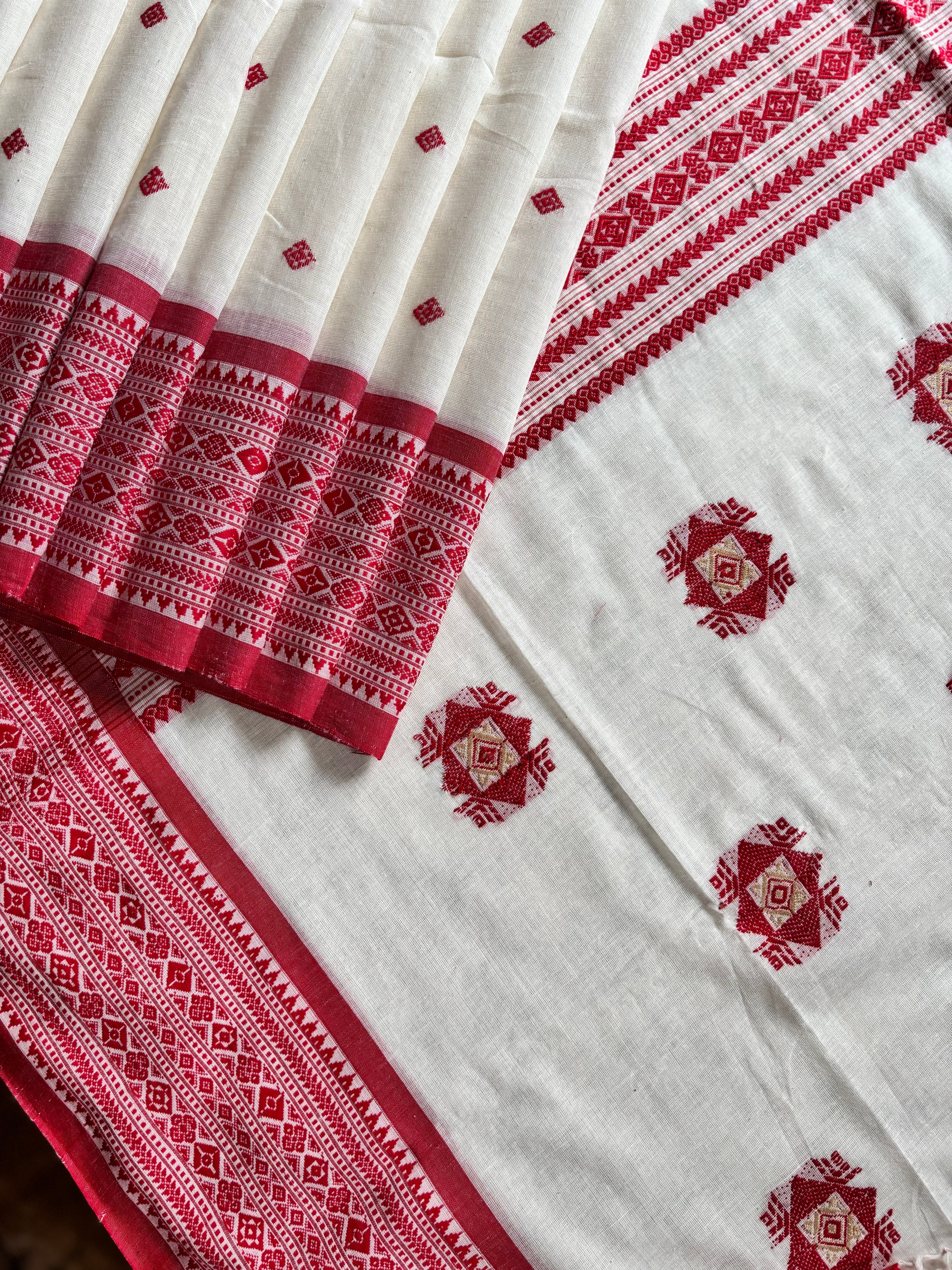 Handwoven White Red Phulia Cotton Saree