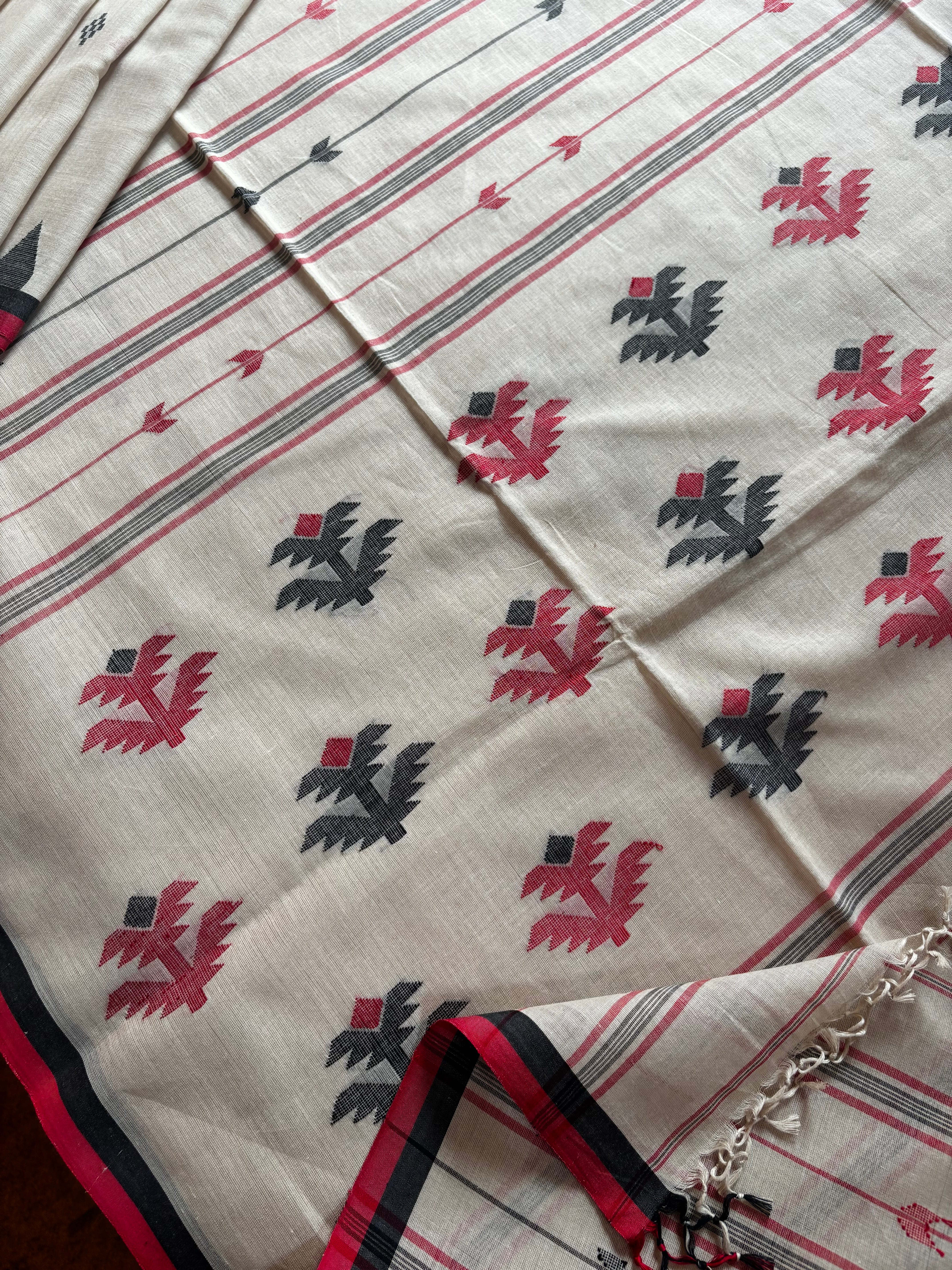 Handwoven Beige Colour Cotton Jamdani Saree