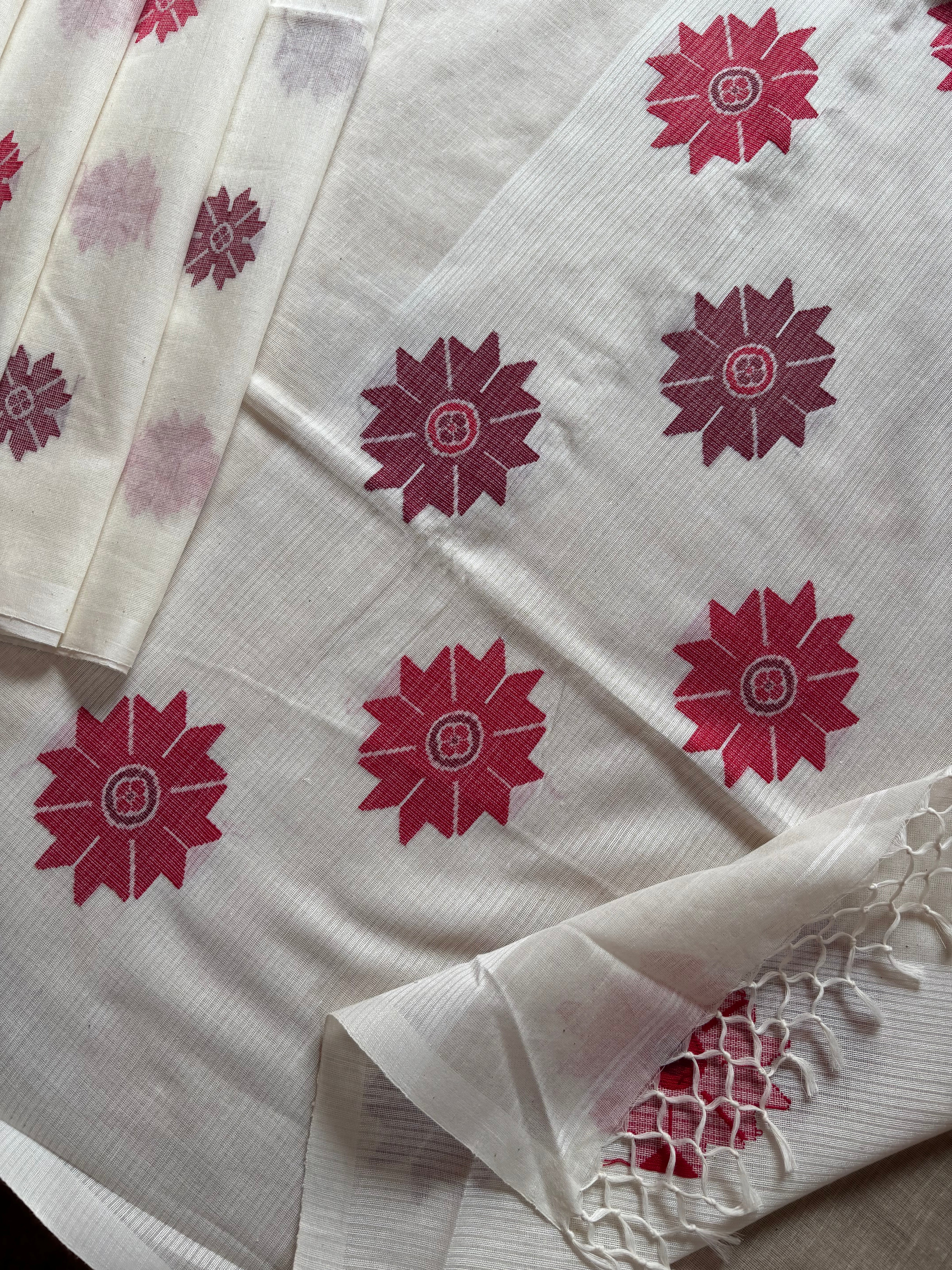 Handwoven Ivory Colour Cotton Jamdani Saree