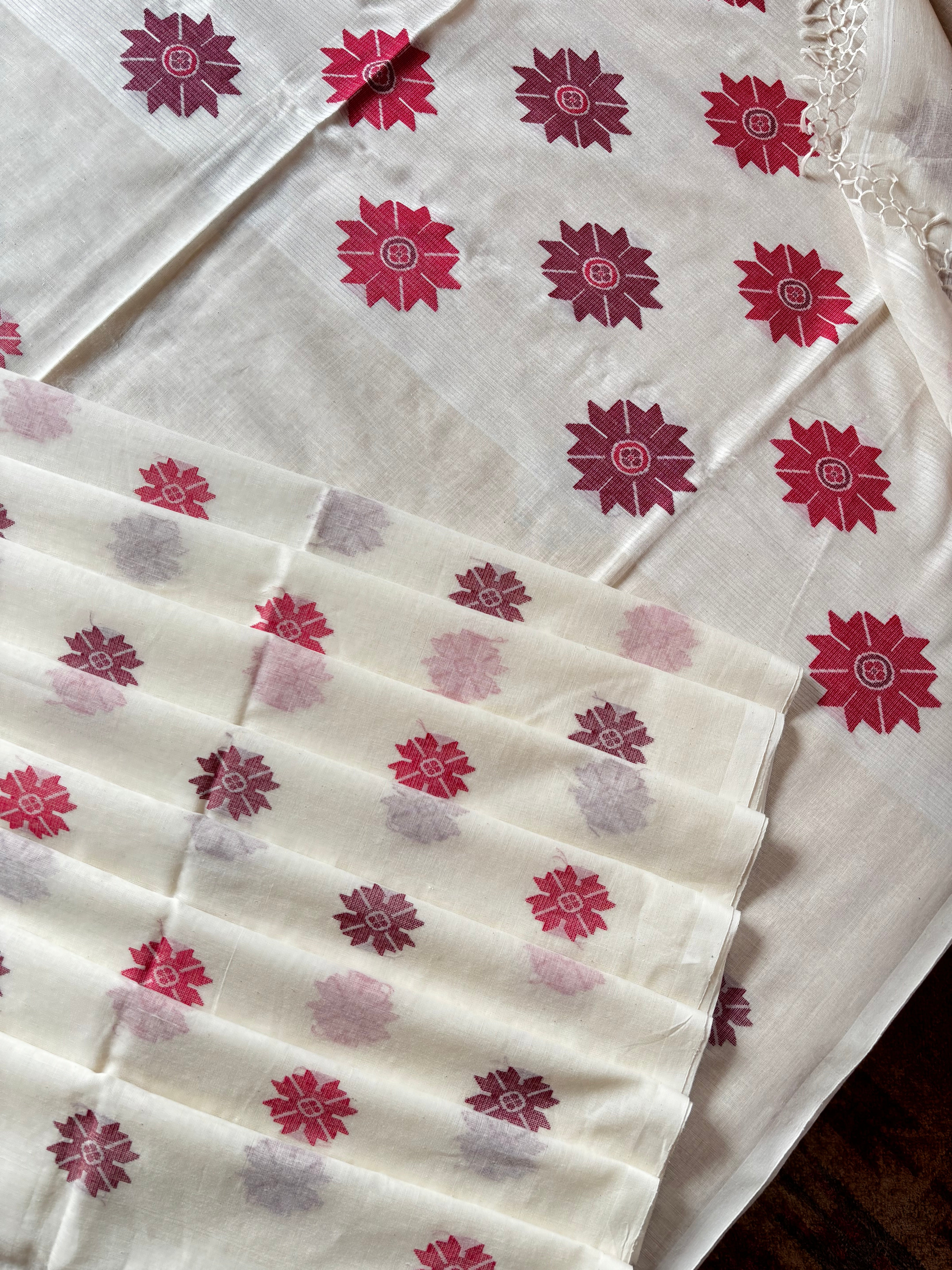 Handwoven Ivory Colour Cotton Jamdani Saree