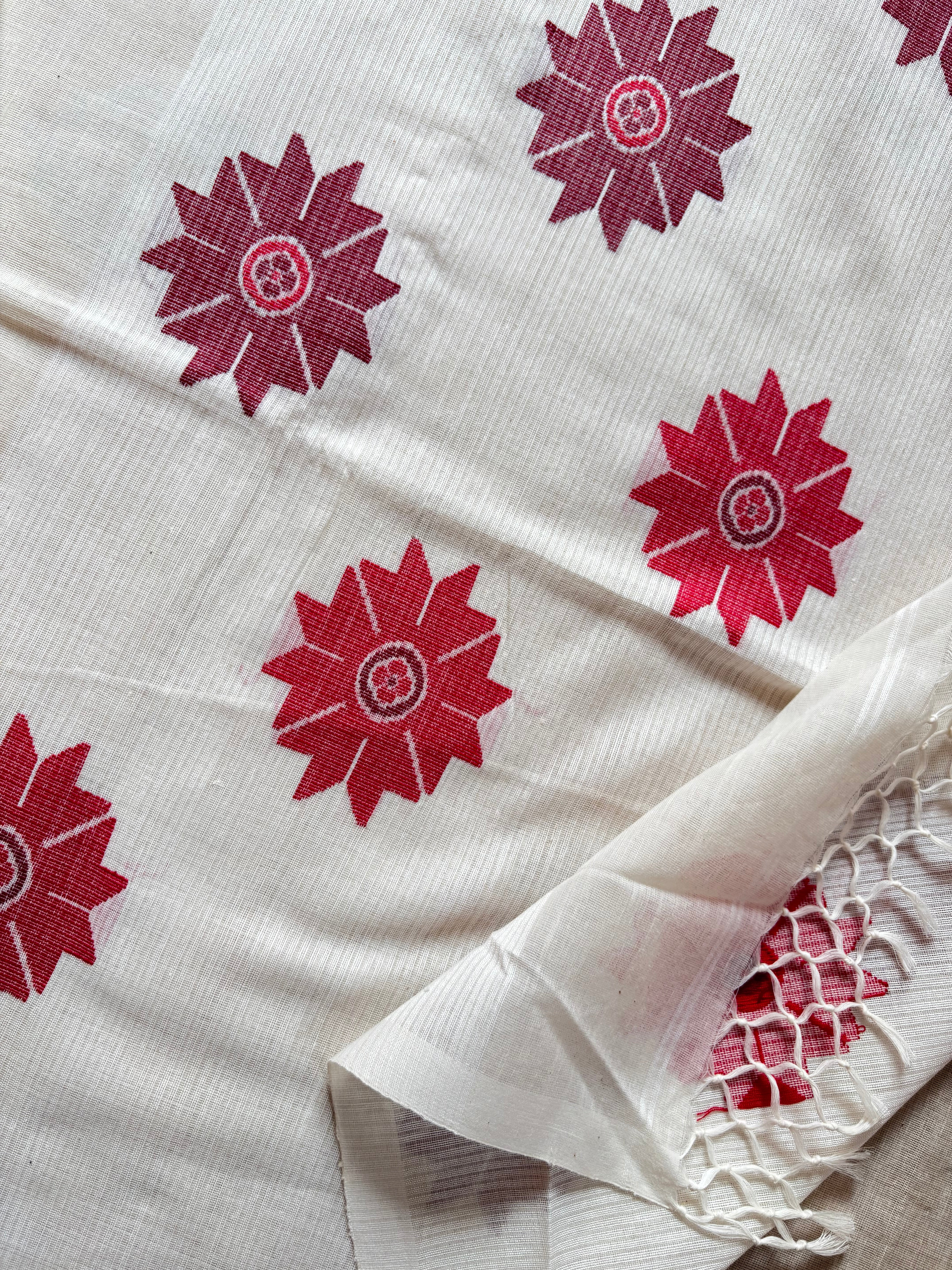 Handwoven Ivory Colour Cotton Jamdani Saree