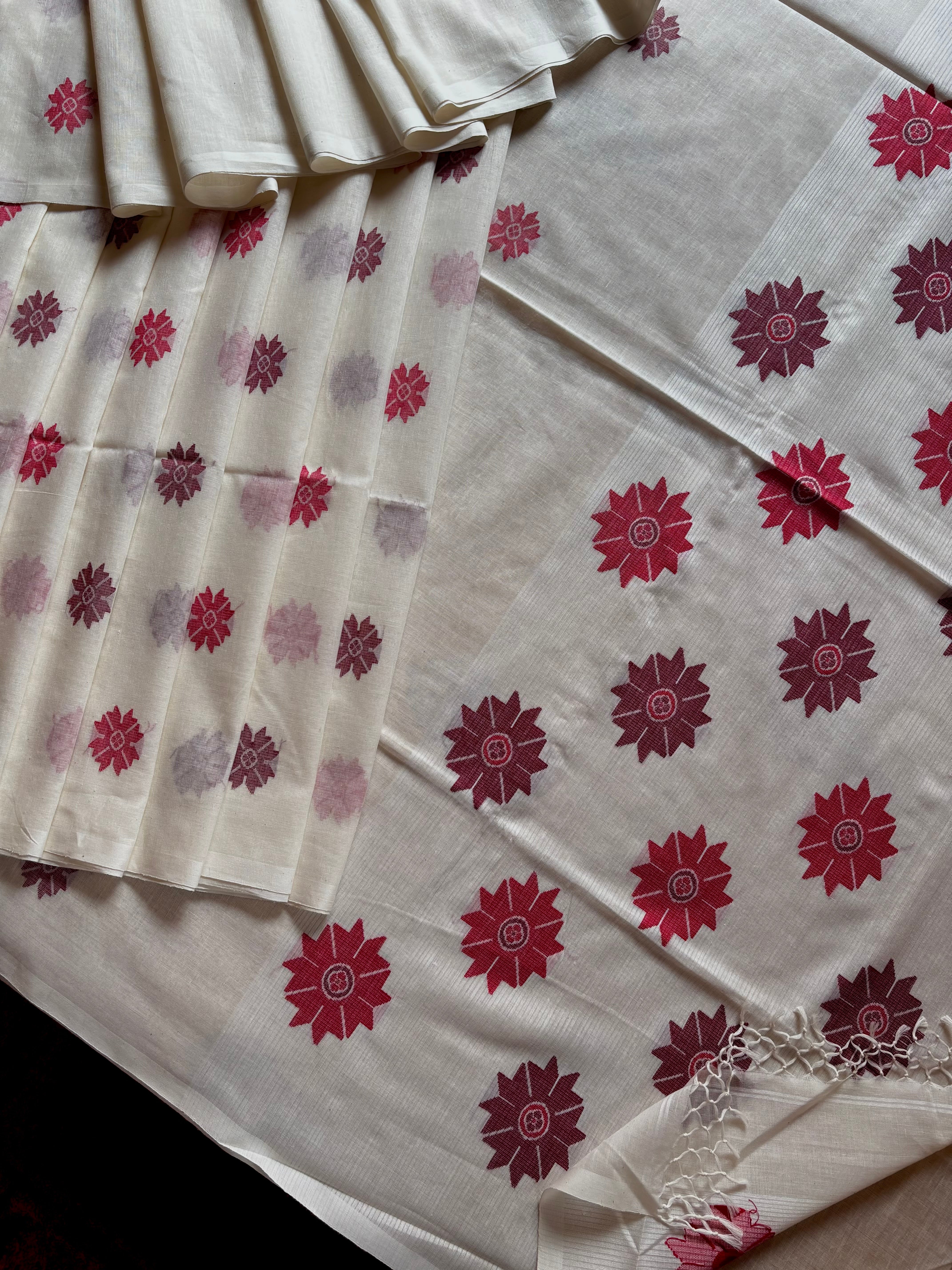 Handwoven Ivory Colour Cotton Jamdani Saree