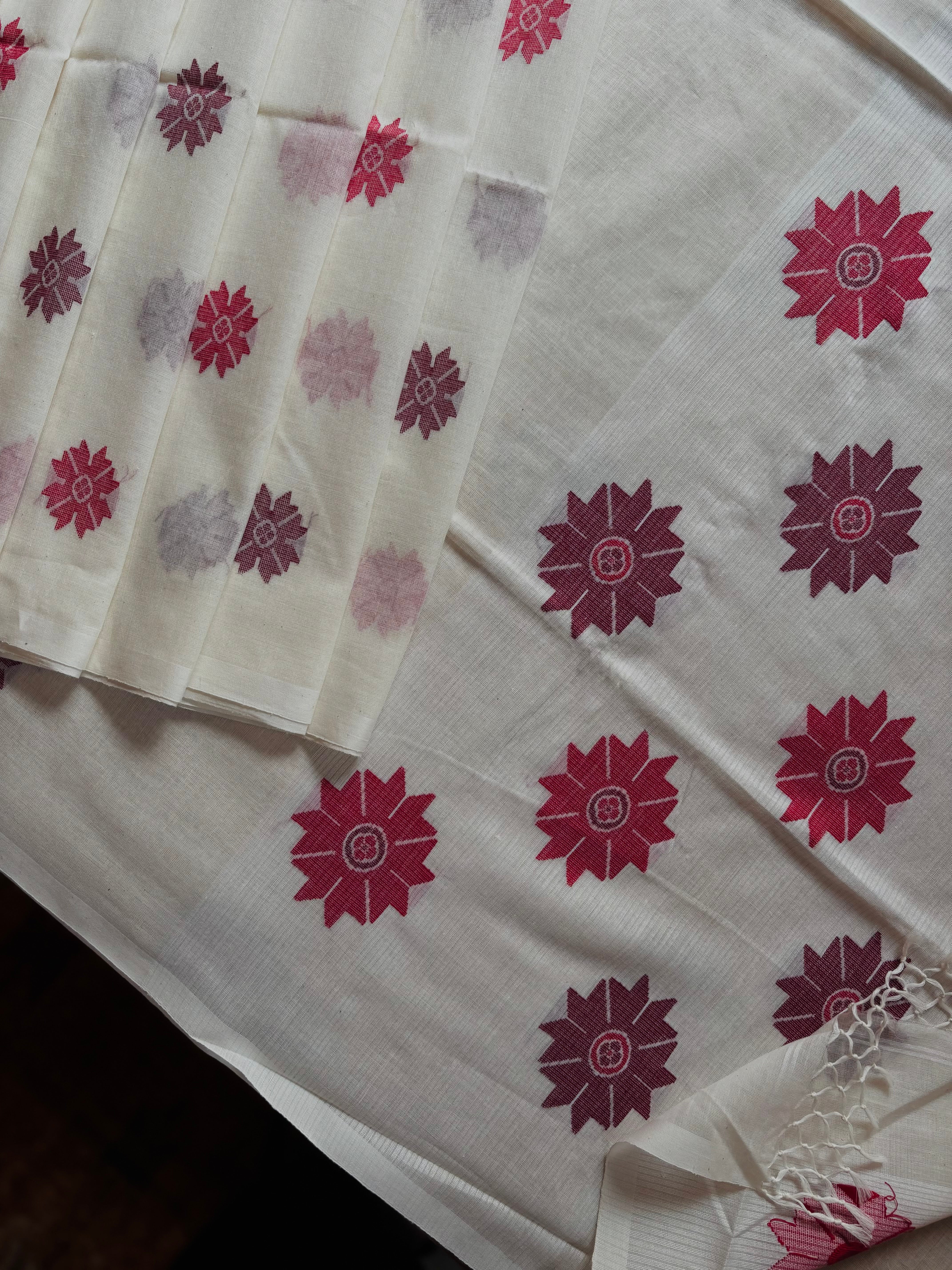 Handwoven Ivory Colour Cotton Jamdani Saree