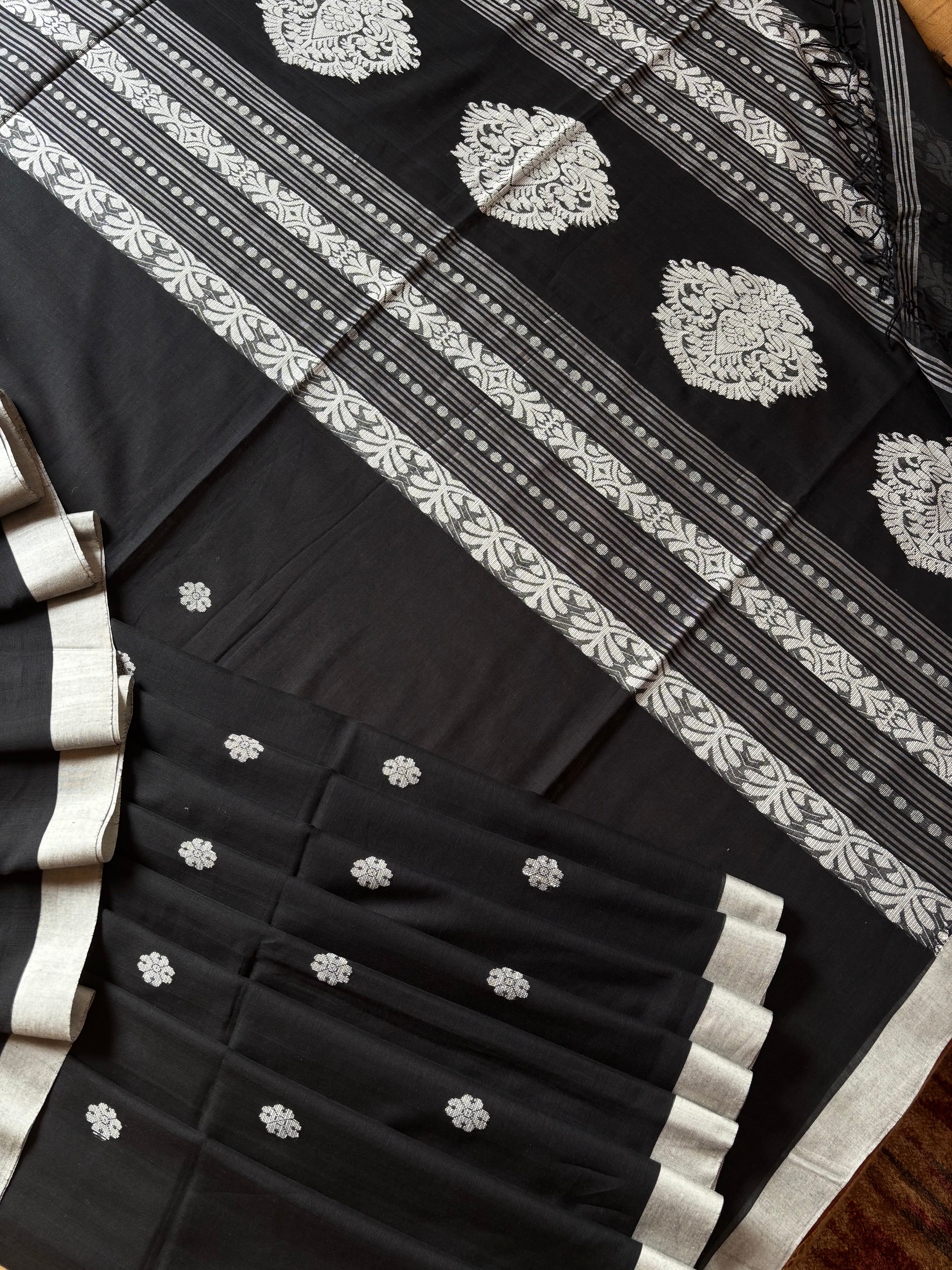 Handwoven Black Colour Cotton Jamdani Saree