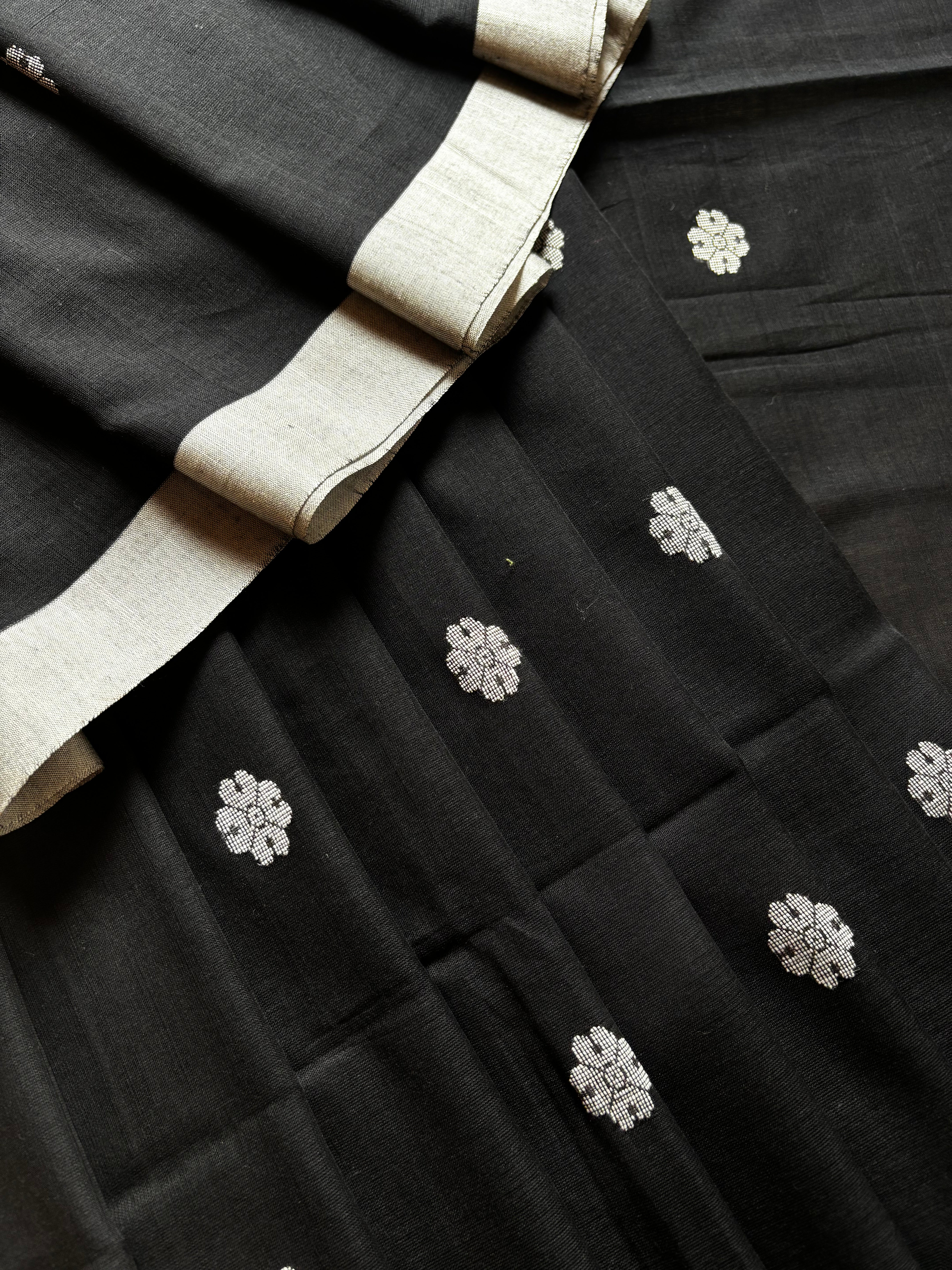 Handwoven Black Colour Cotton Jamdani Saree