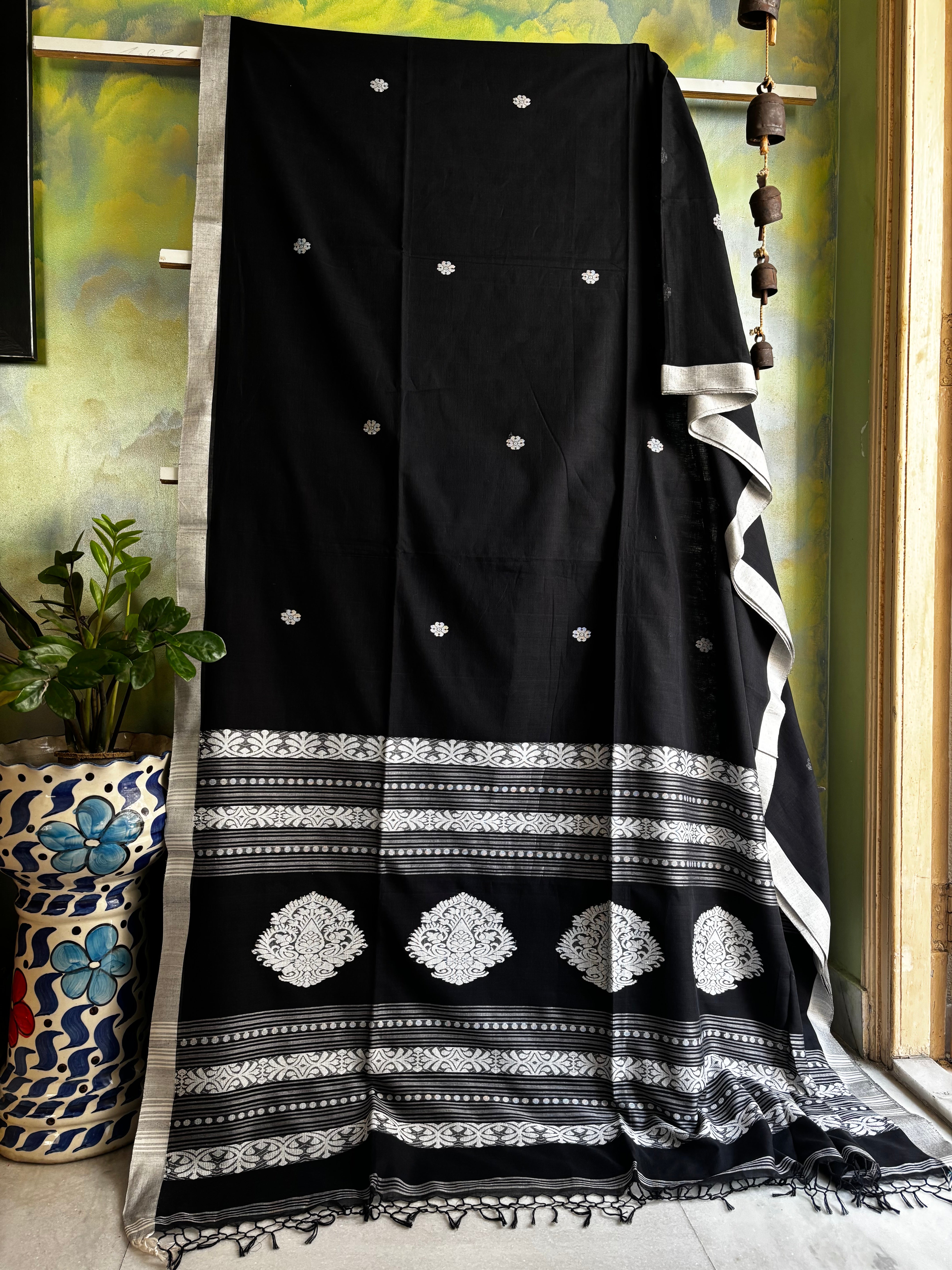 Handwoven Black Colour Cotton Jamdani Saree