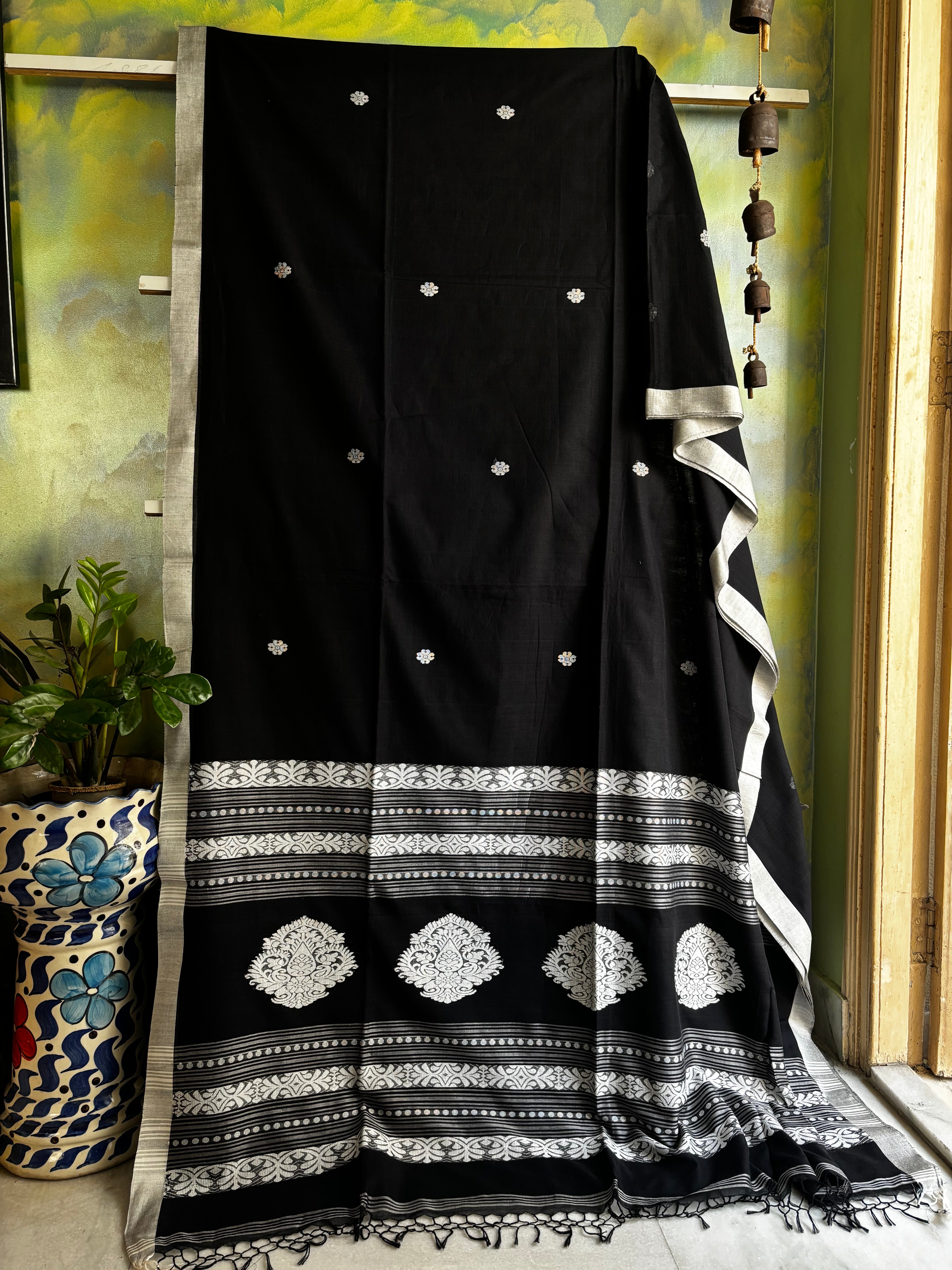 Handwoven Black Colour Cotton Jamdani Saree