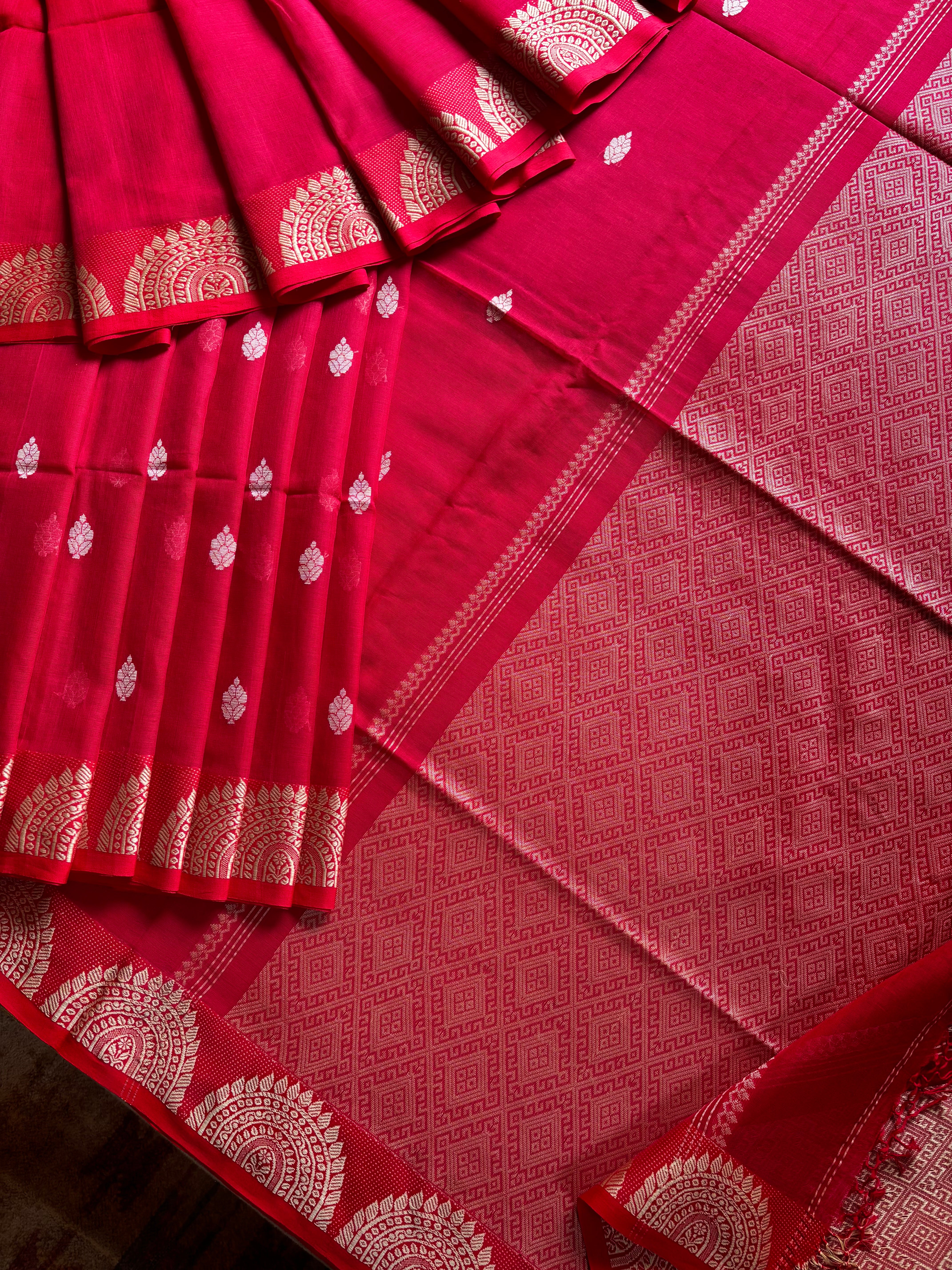 Handwoven Red Colour Phulia Cotton Saree