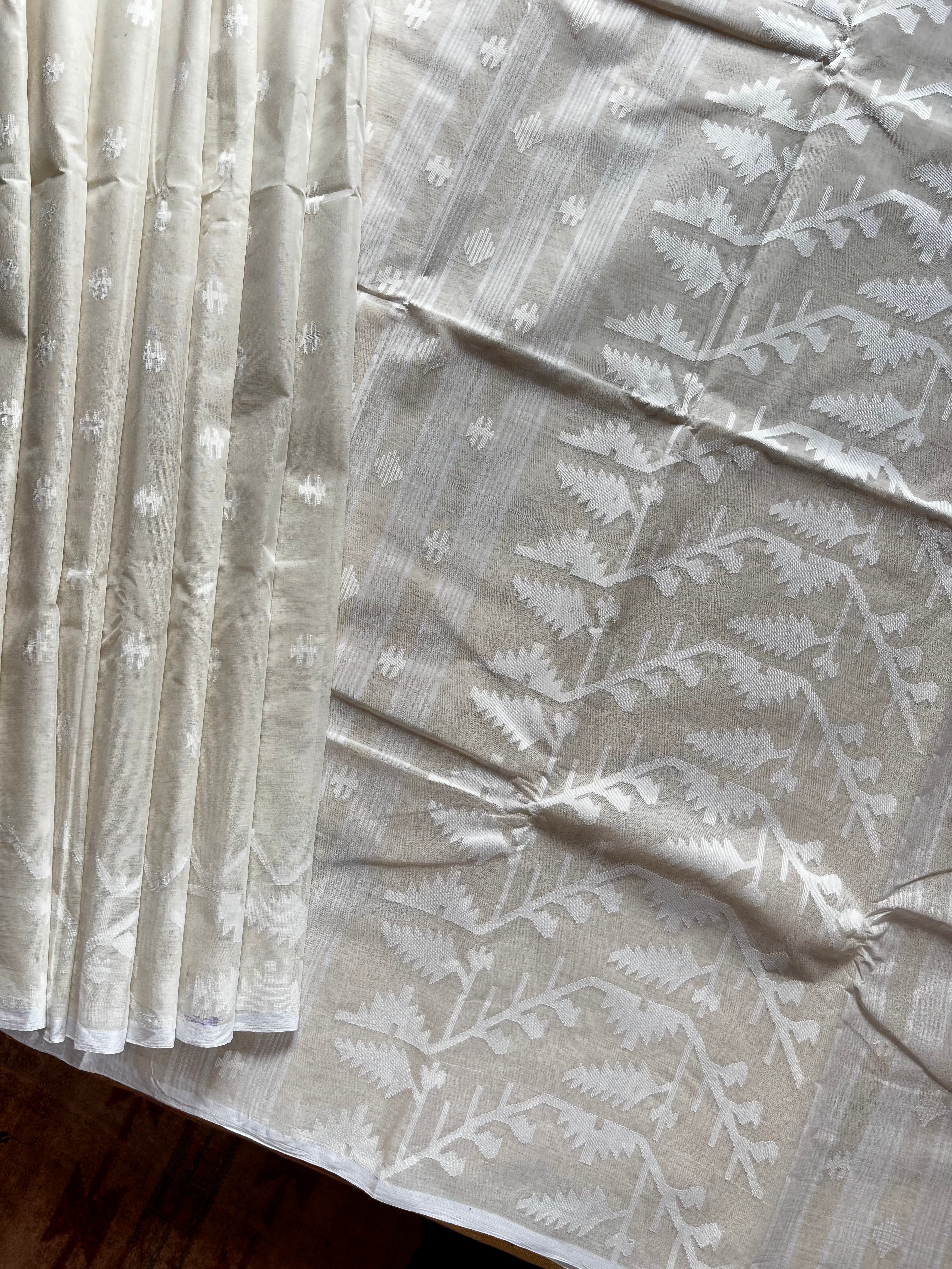 Handwoven Ivory Colour Cotton Jamdani Saree