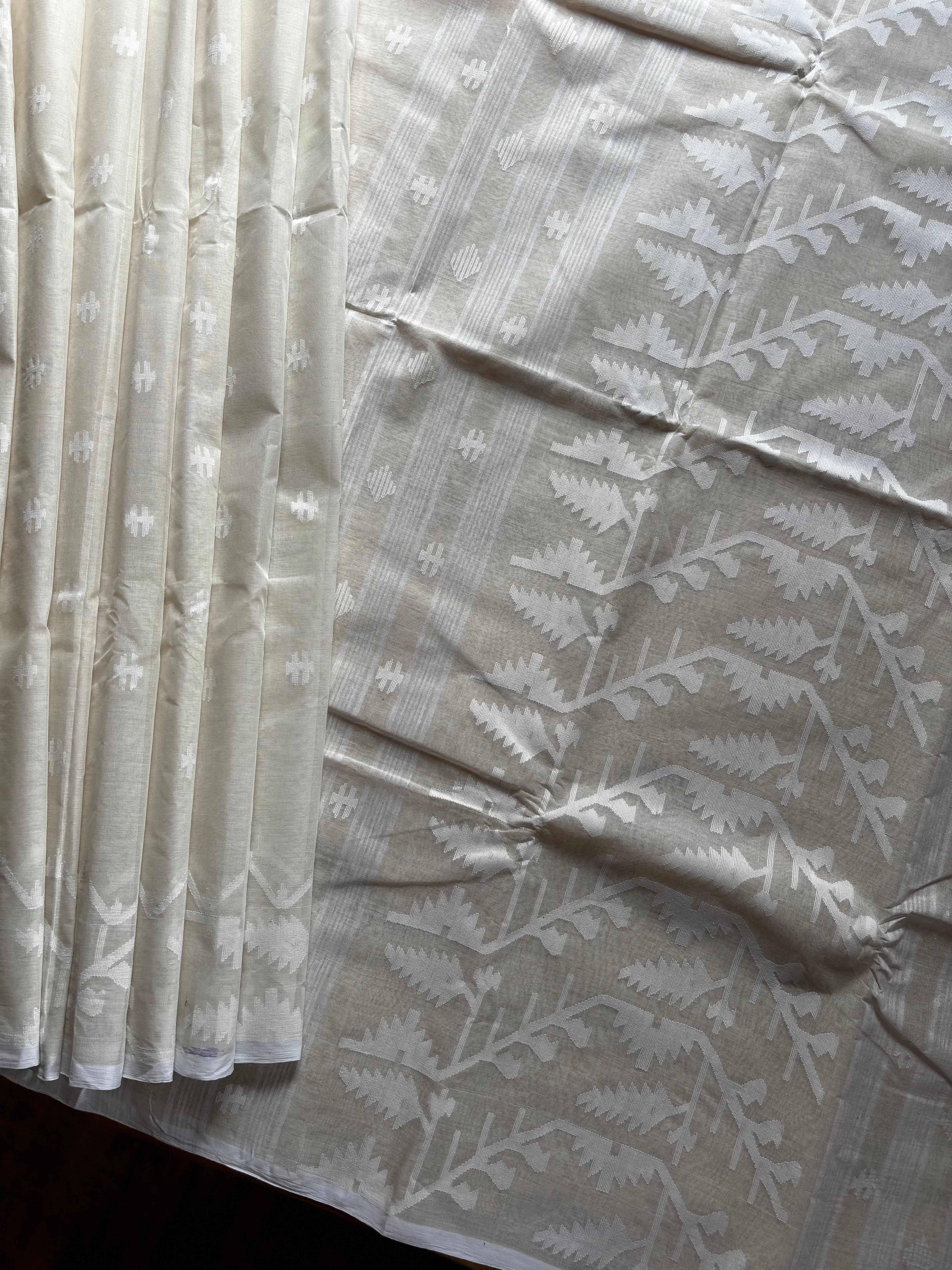 Handwoven Ivory Colour Cotton Jamdani Saree