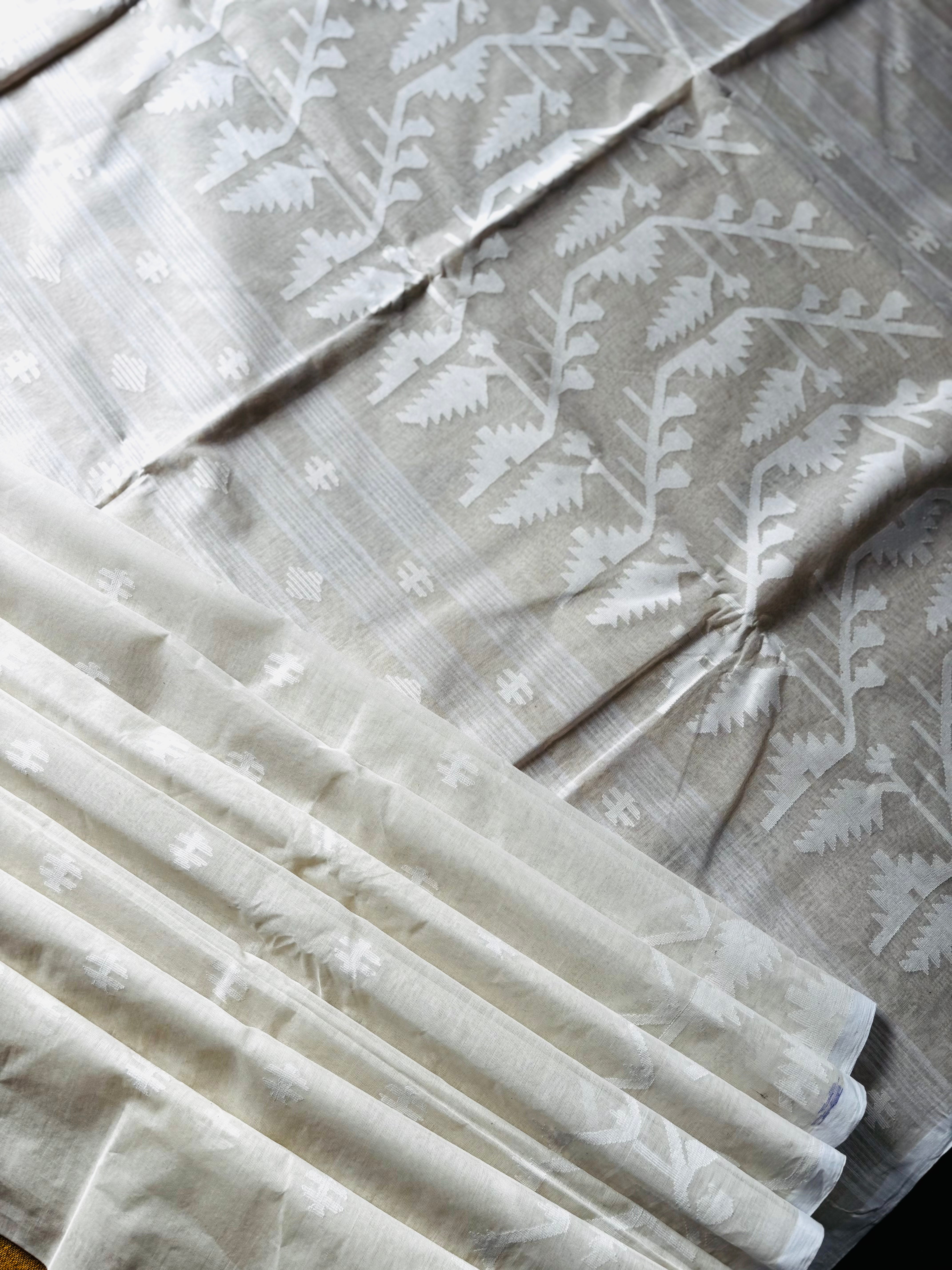 Handwoven Ivory Colour Cotton Jamdani Saree