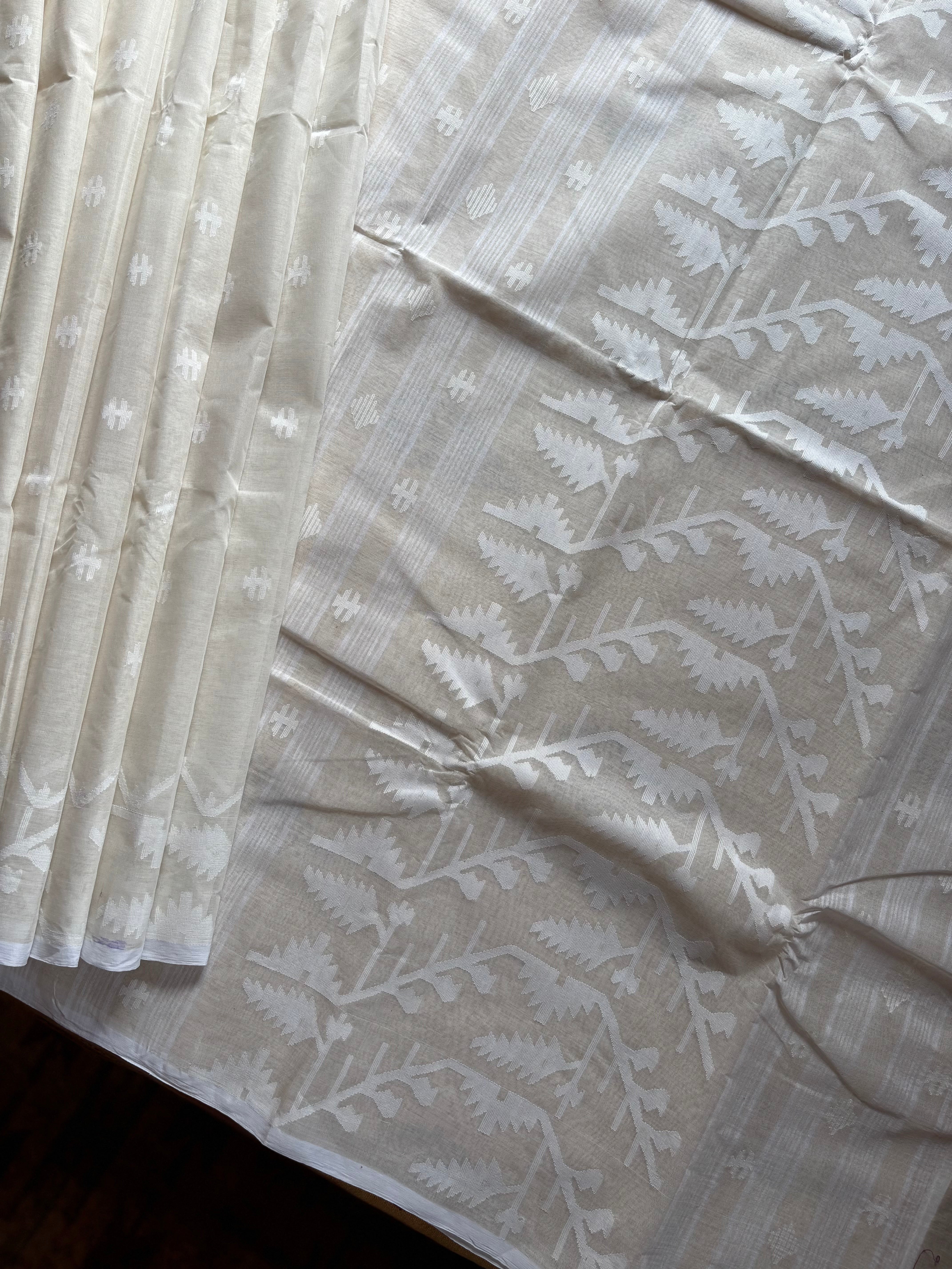 Handwoven Ivory Colour Cotton Jamdani Saree
