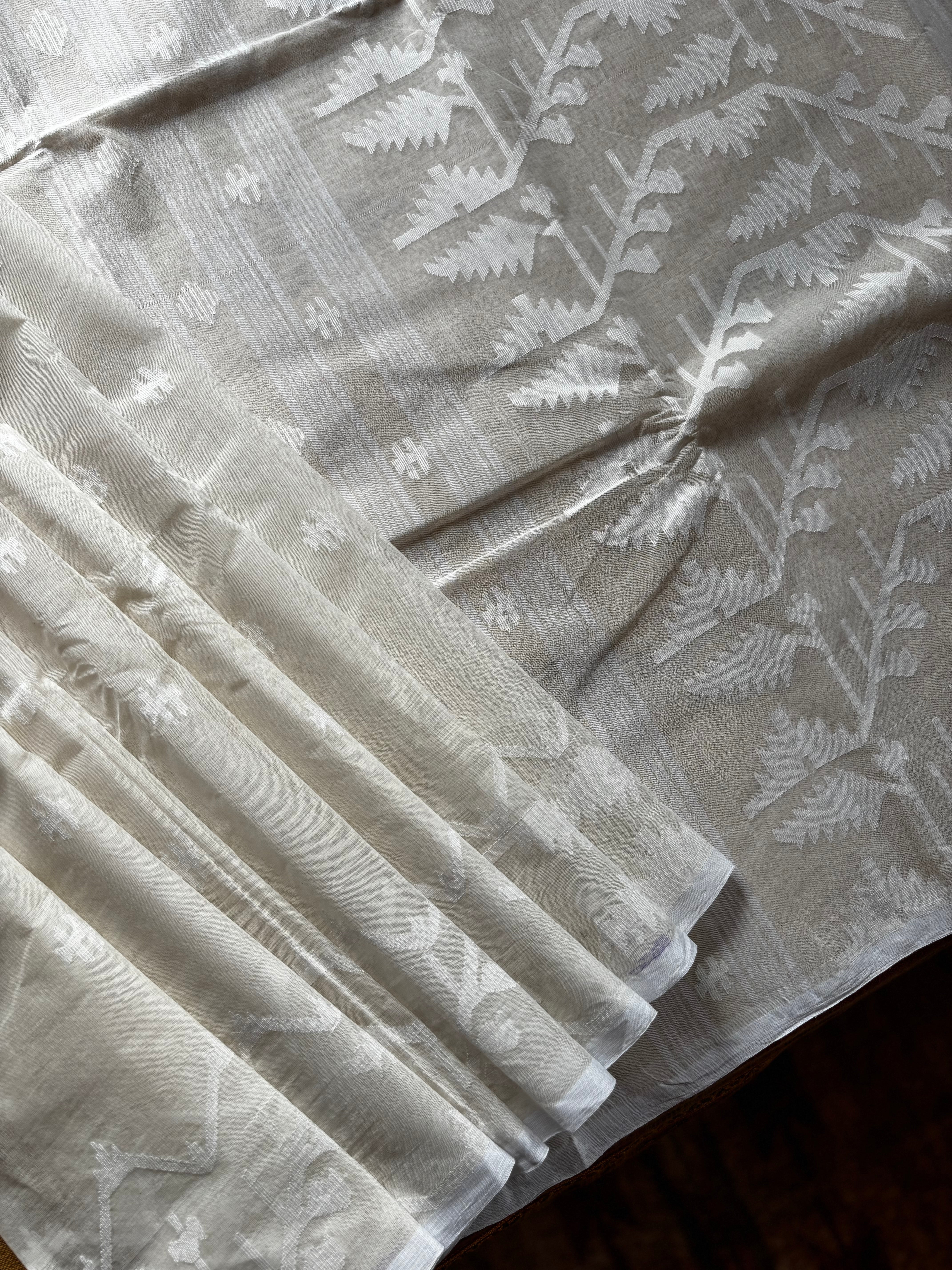 Handwoven Ivory Colour Cotton Jamdani Saree