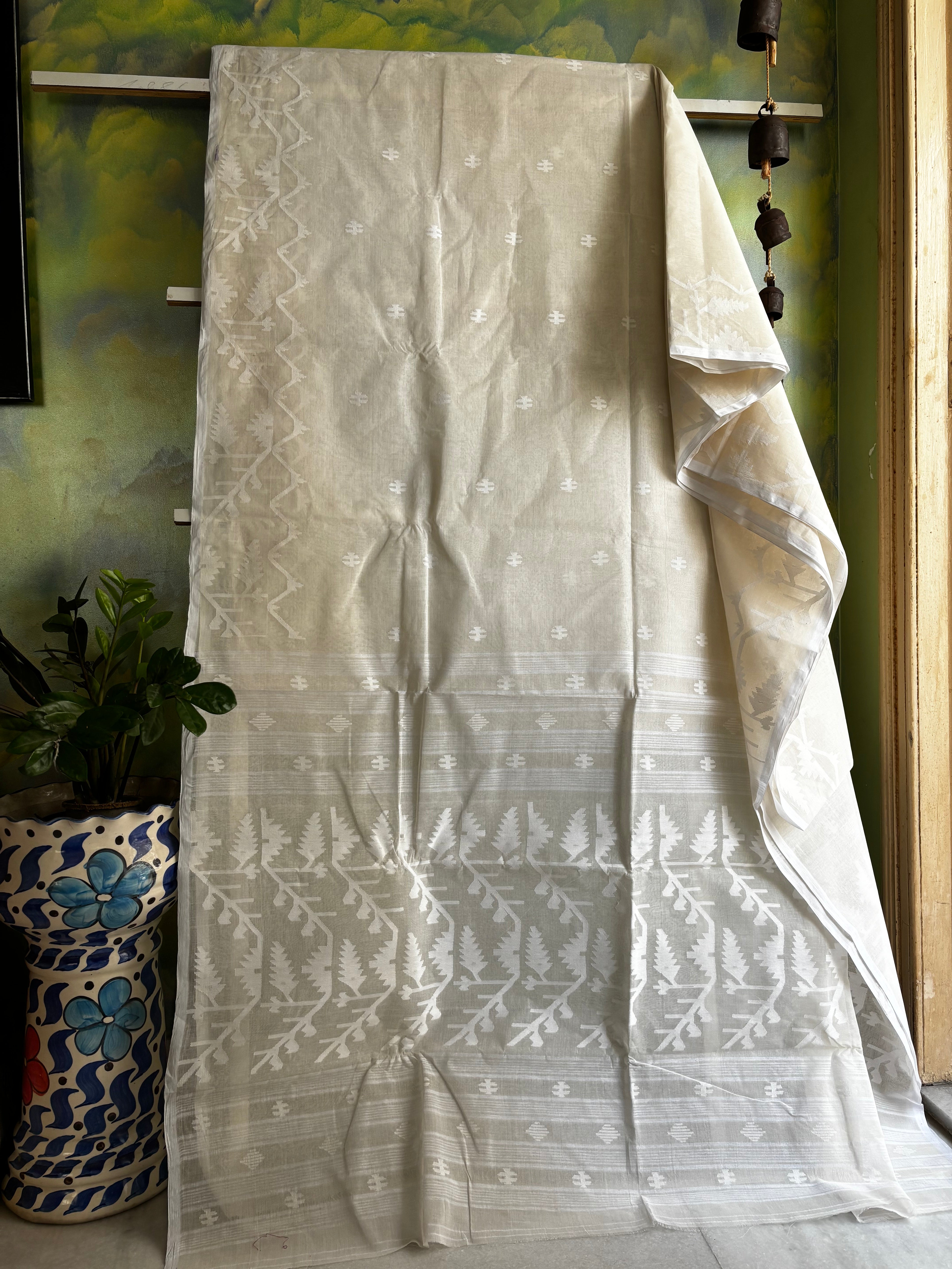Handwoven Ivory Colour Cotton Jamdani Saree