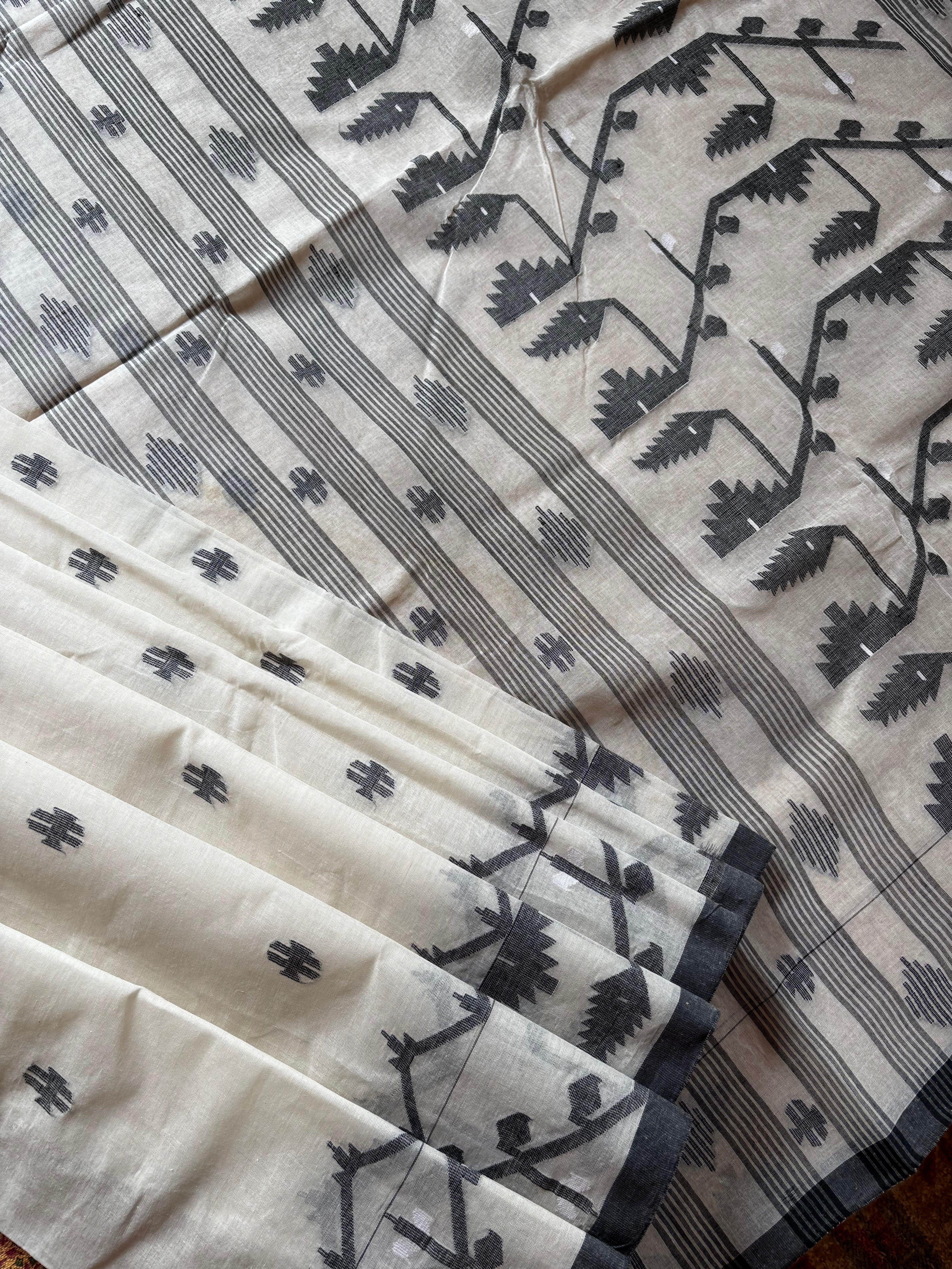 Handwoven White Black Cotton Jamdani Saree