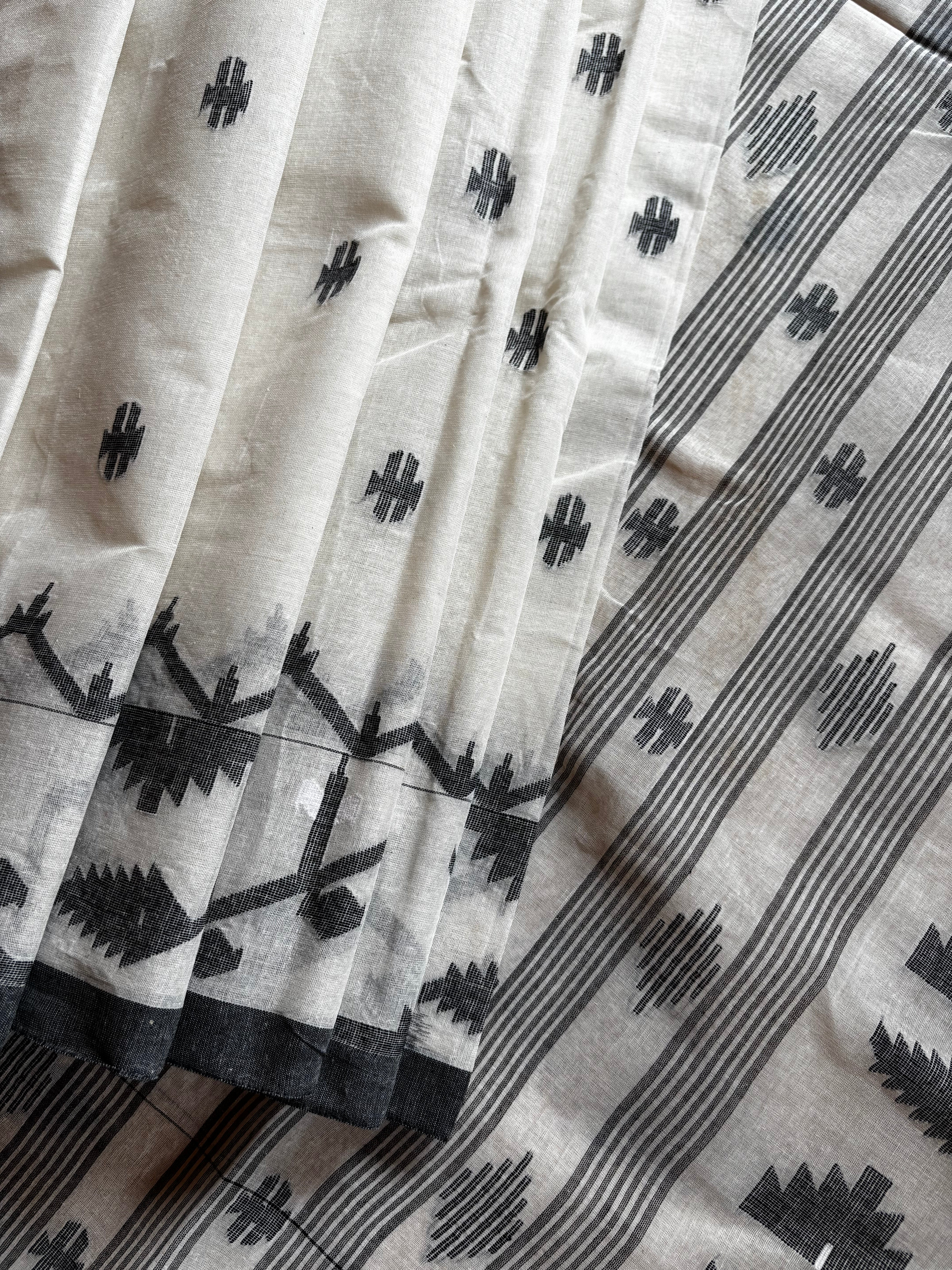Handwoven White Black Cotton Jamdani Saree