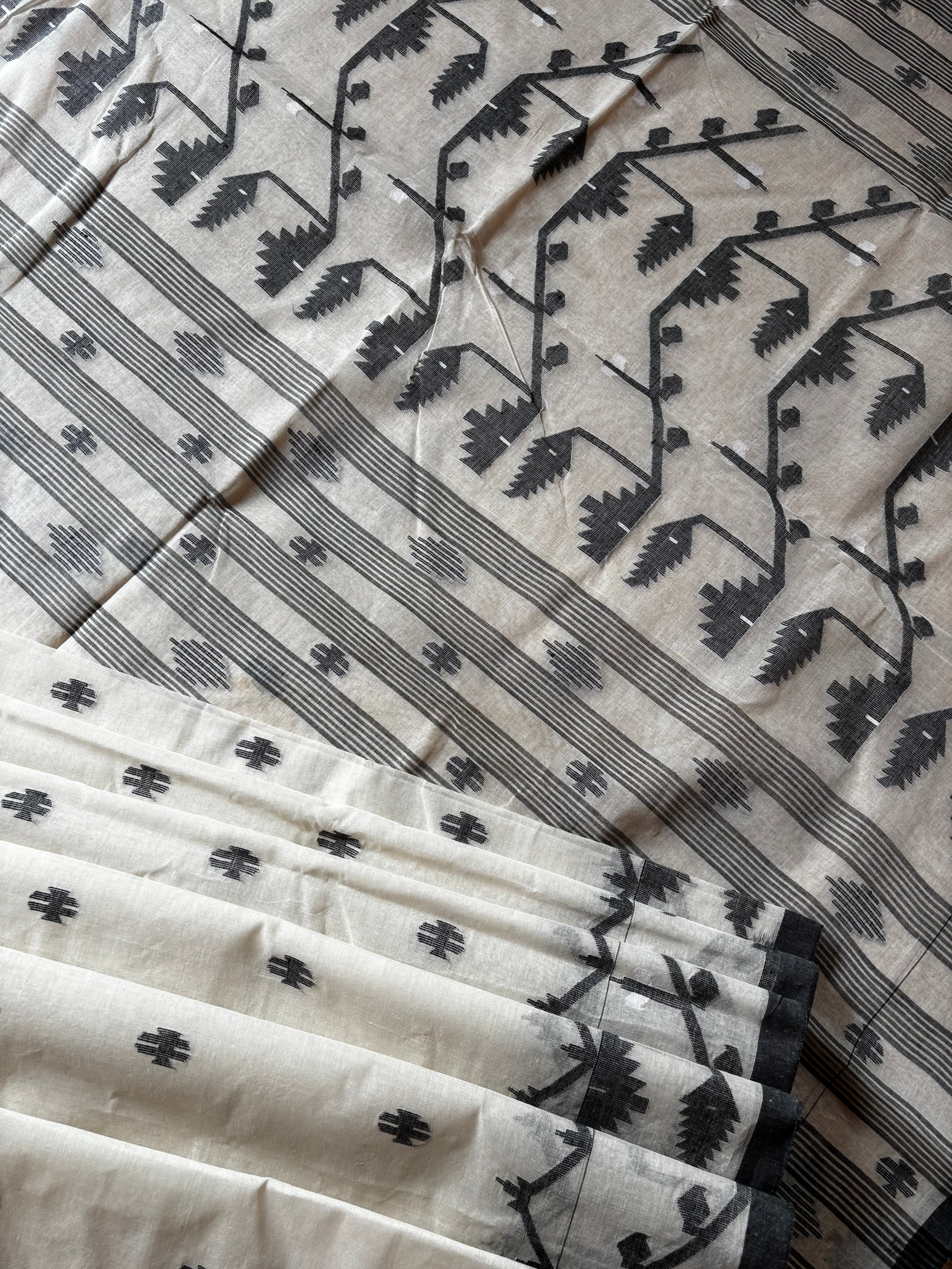 Handwoven White Black Cotton Jamdani Saree