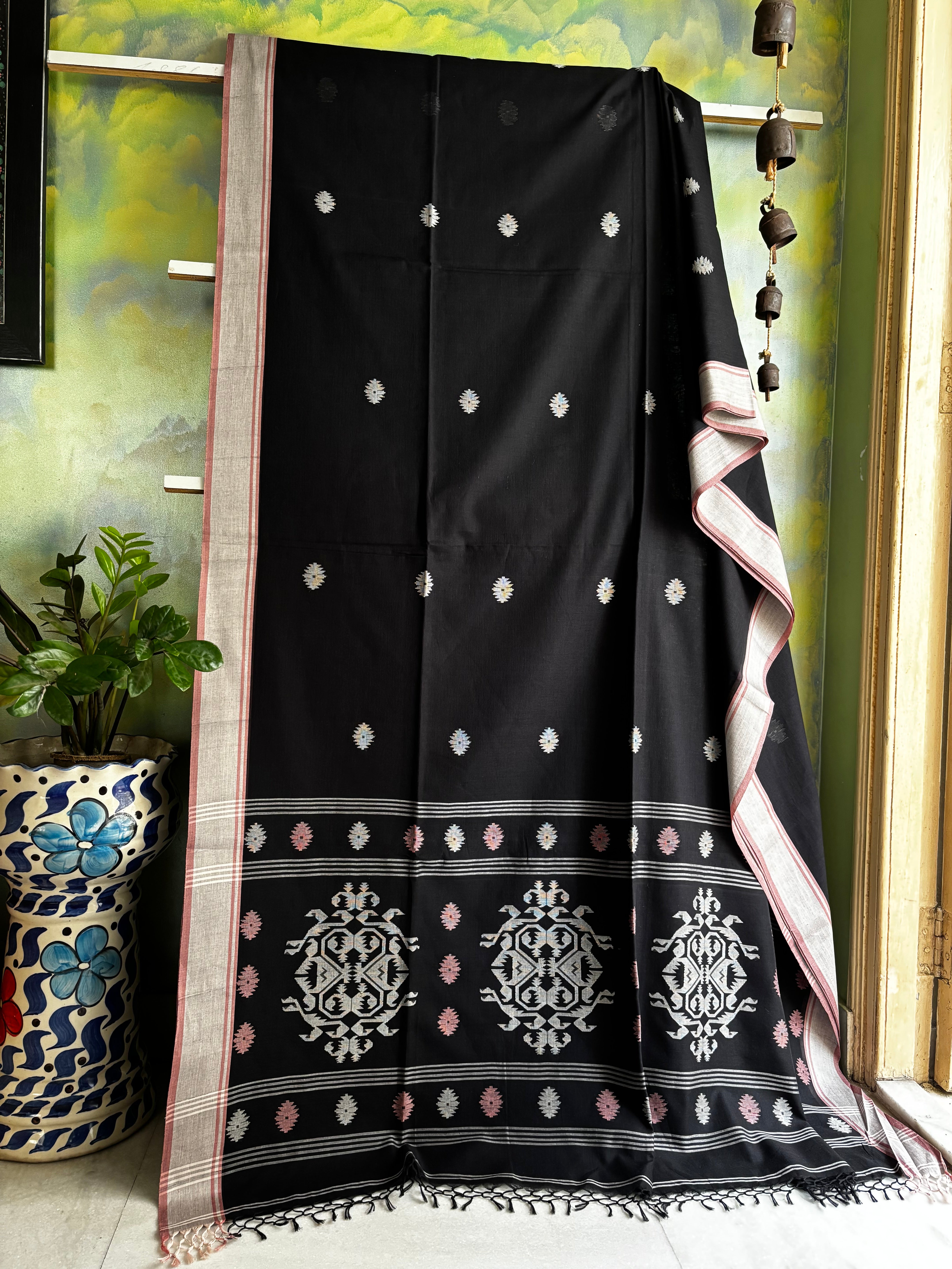 Handwoven Black Colour Cotton Jamdani Saree