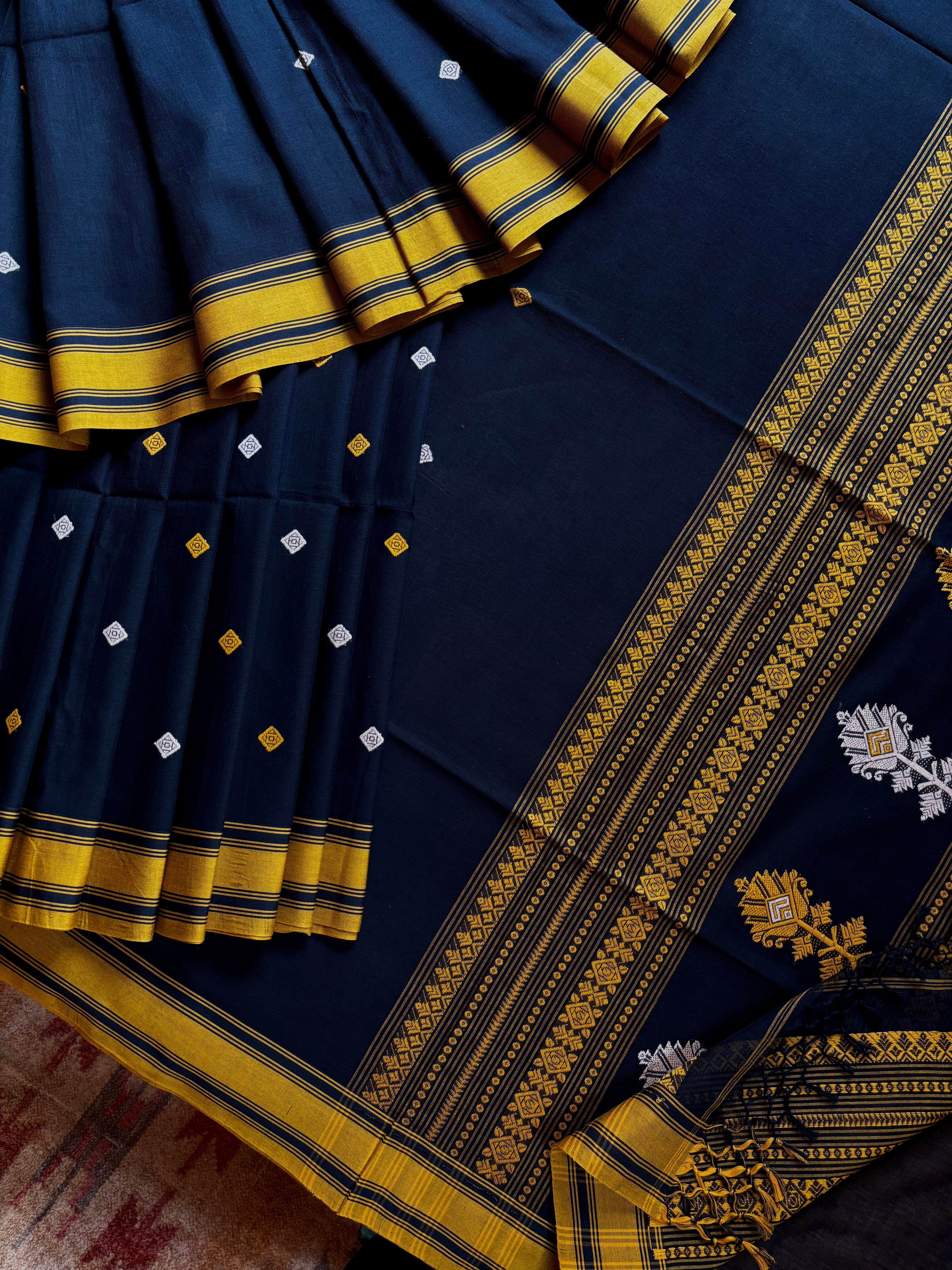 Handwoven Black Colour Phulia Cotton Saree