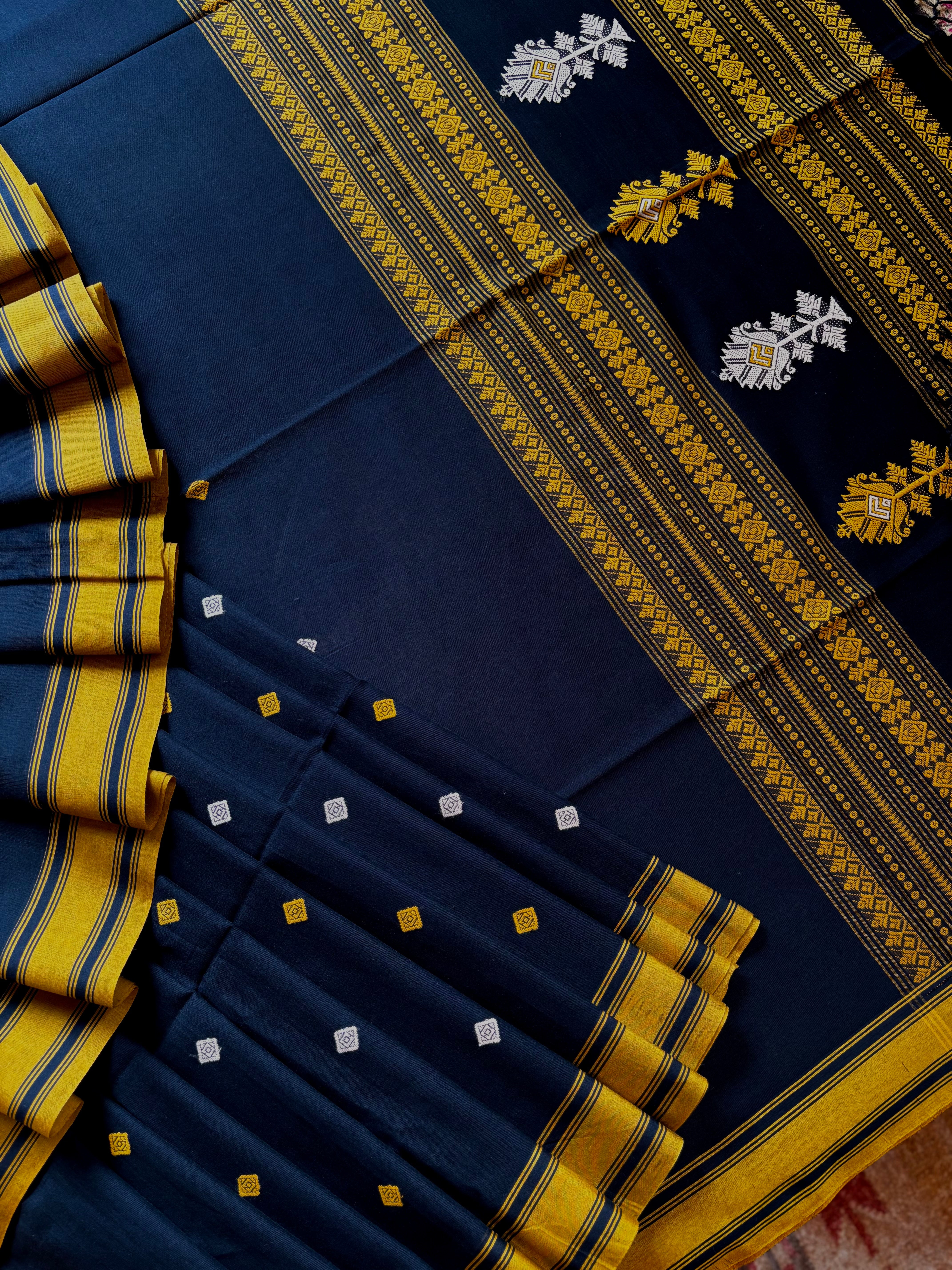 Handwoven Black Colour Phulia Cotton Saree
