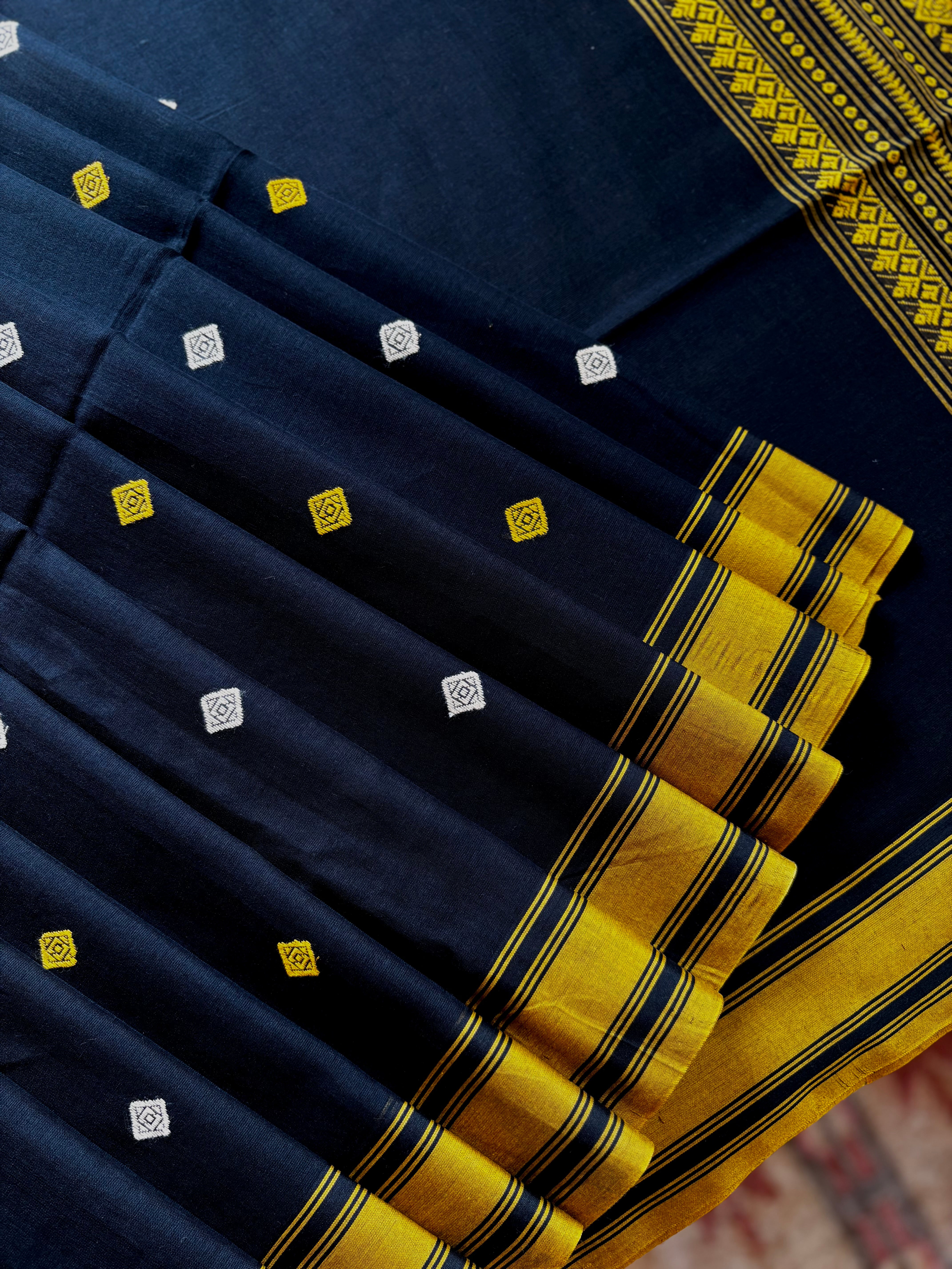 Handwoven Black Colour Phulia Cotton Saree