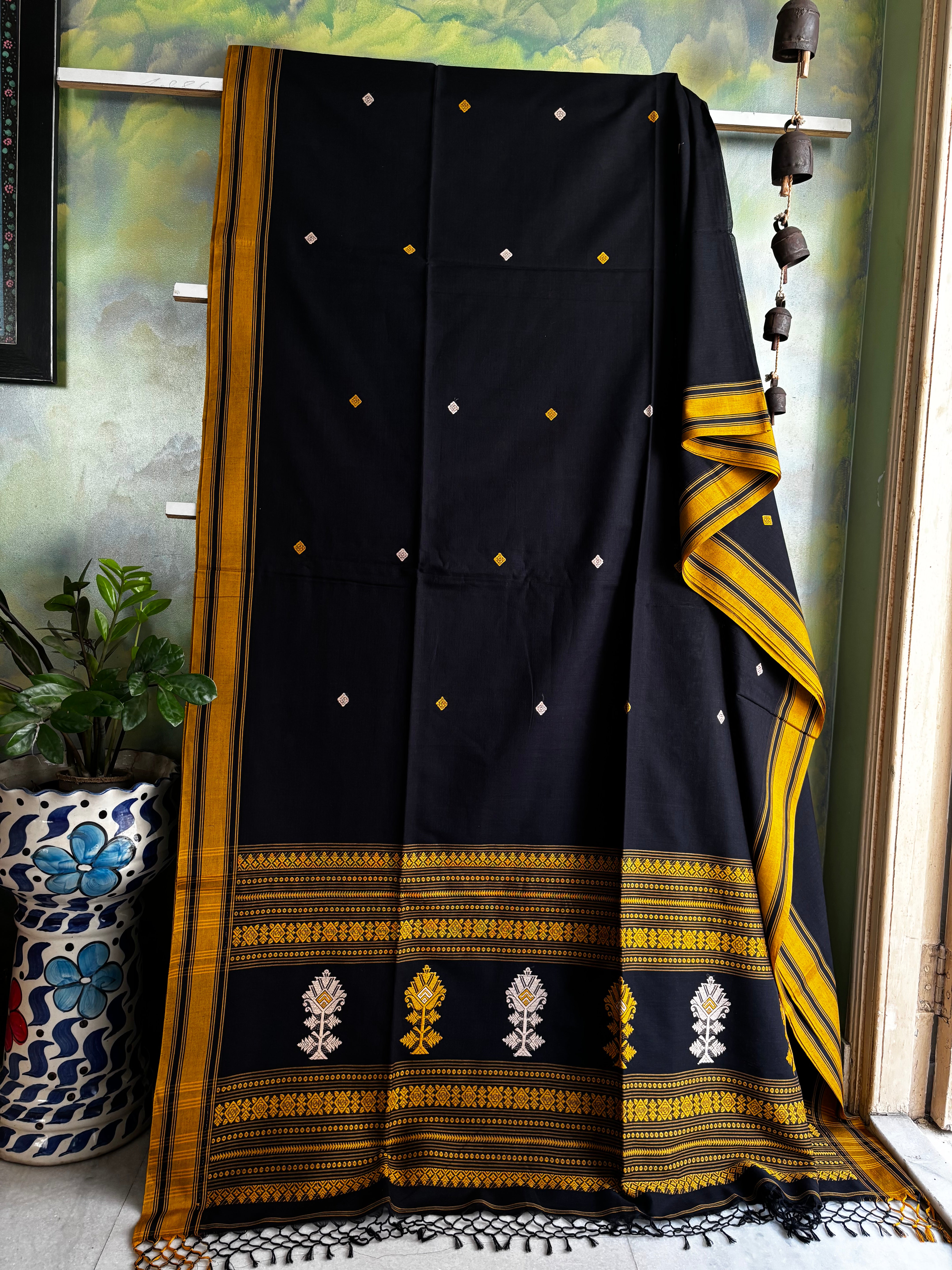 Handwoven Black Colour Phulia Cotton Saree