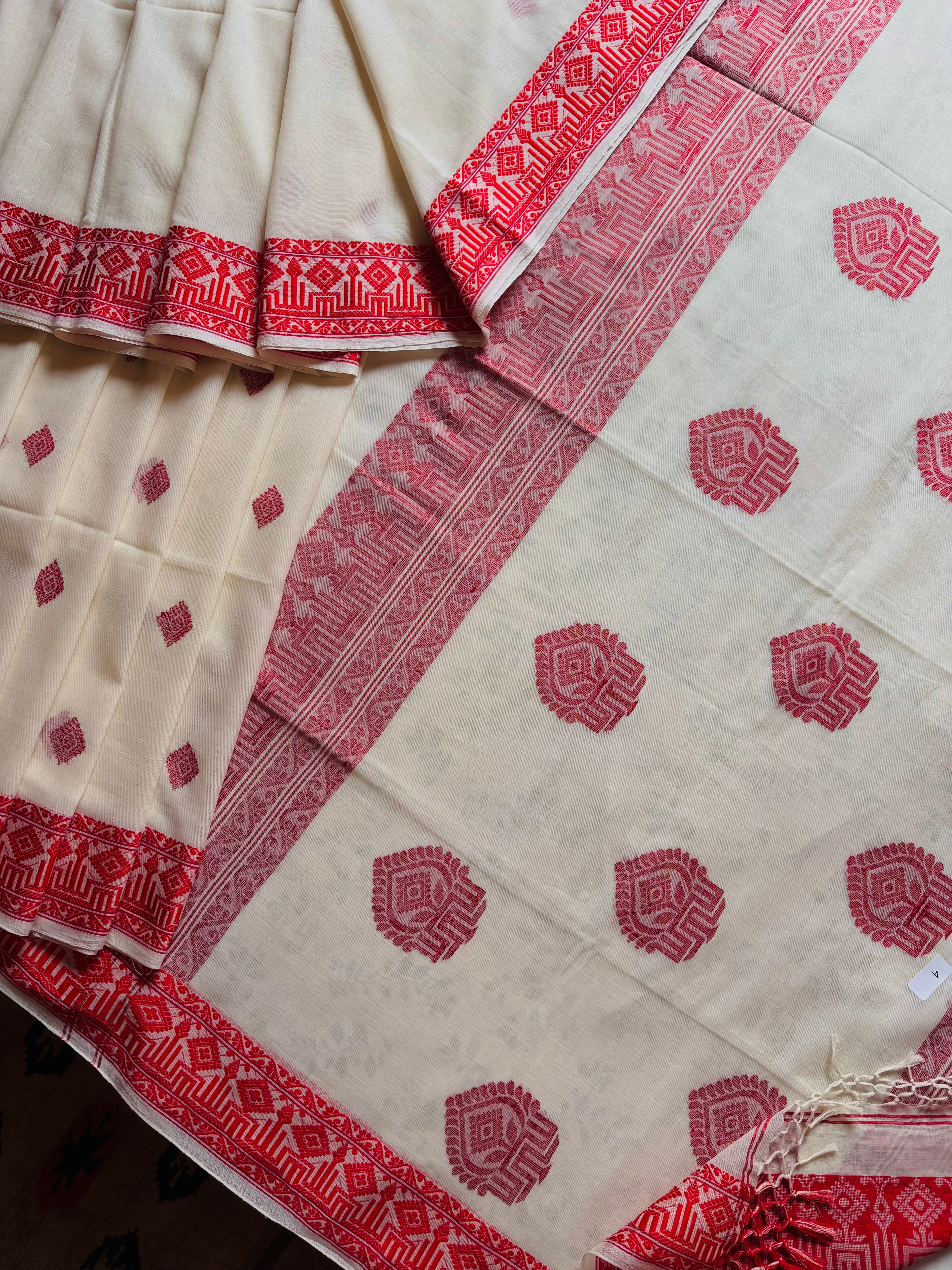 Handwoven Offwhite, Red Maroon Phulia Cotton Saree