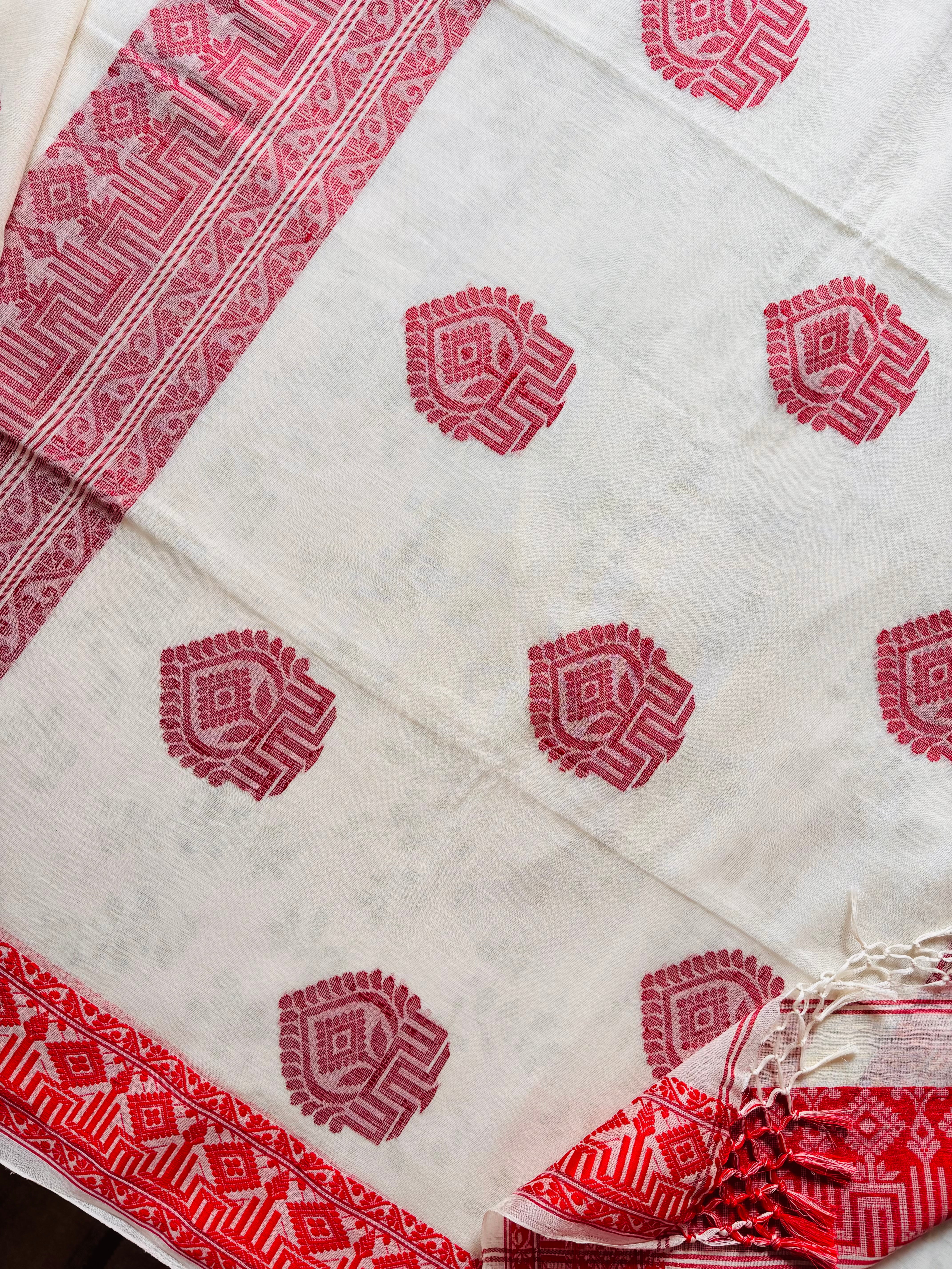 Handwoven Offwhite, Red Maroon Phulia Cotton Saree