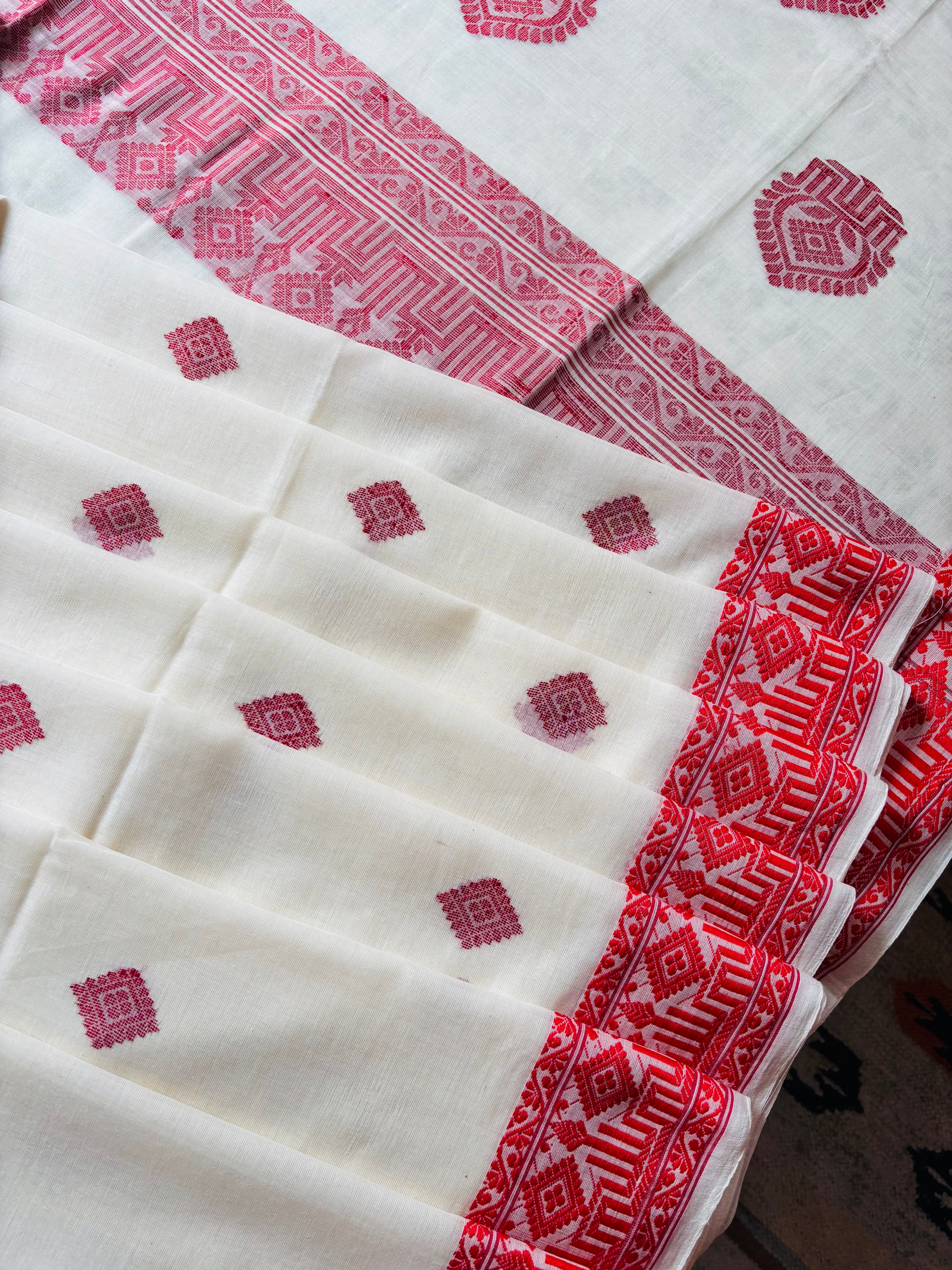 Handwoven Offwhite, Red Maroon Phulia Cotton Saree