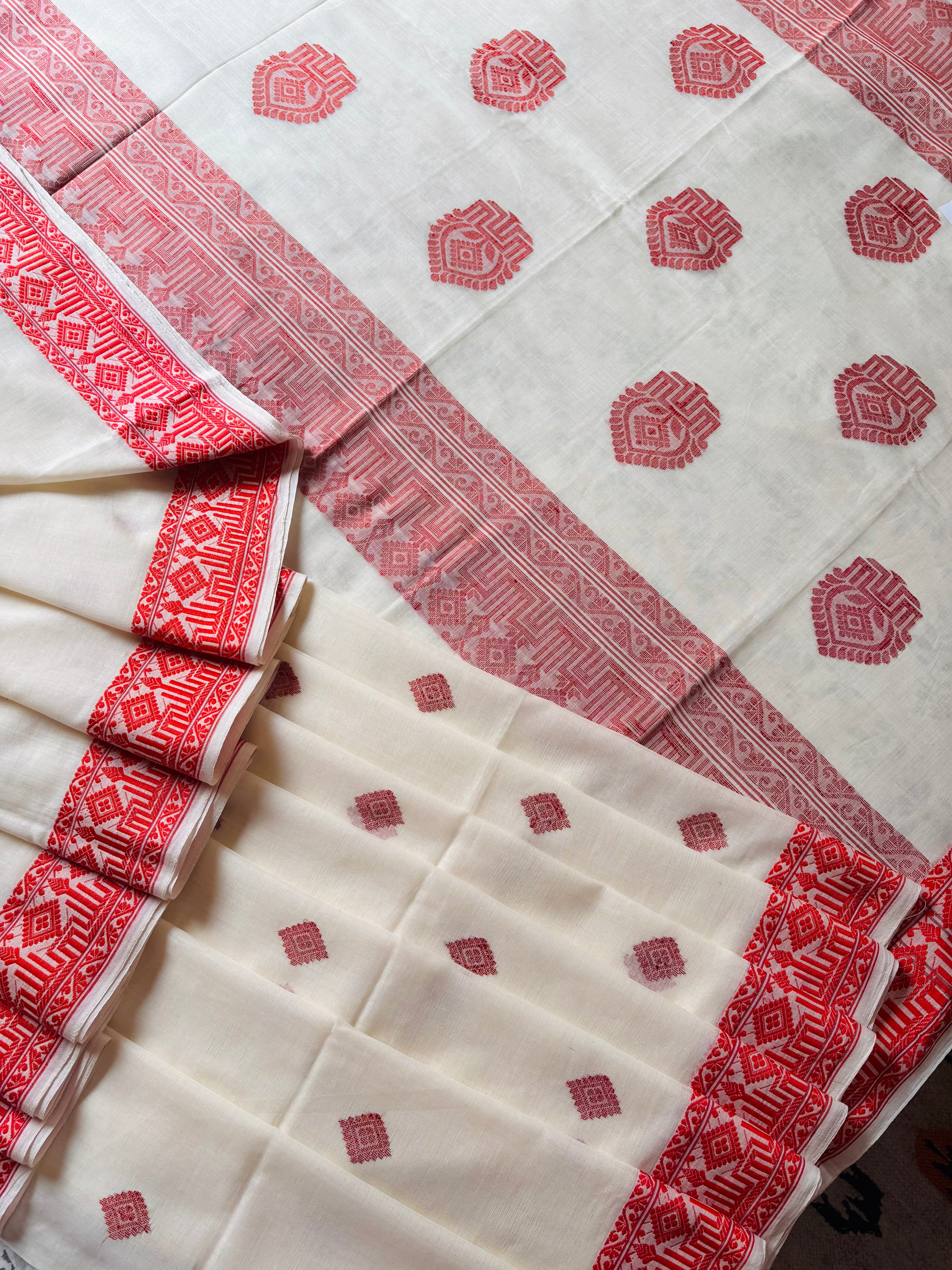 Handwoven Offwhite, Red Maroon Phulia Cotton Saree