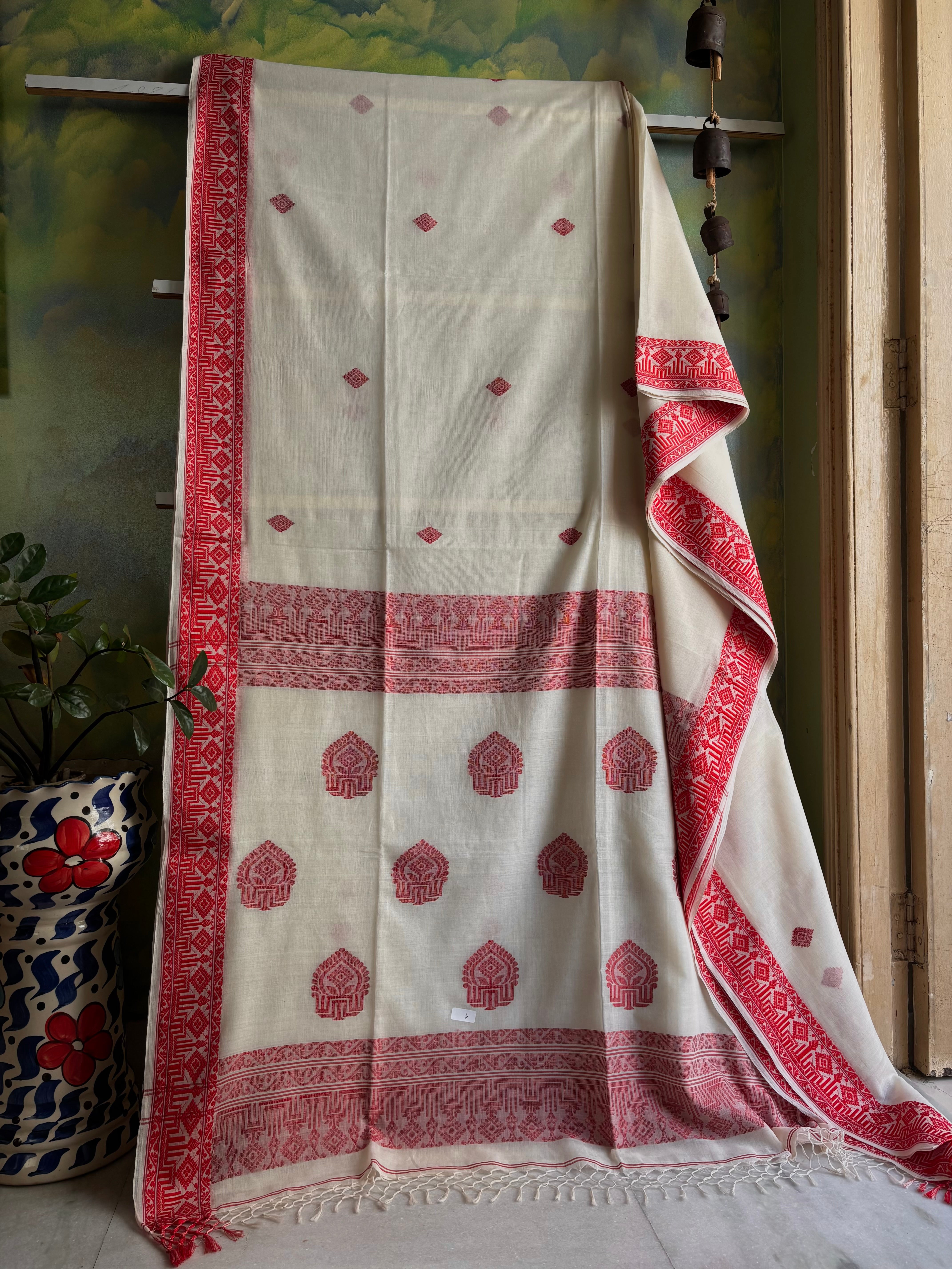 Handwoven Offwhite, Red Maroon Phulia Cotton Saree